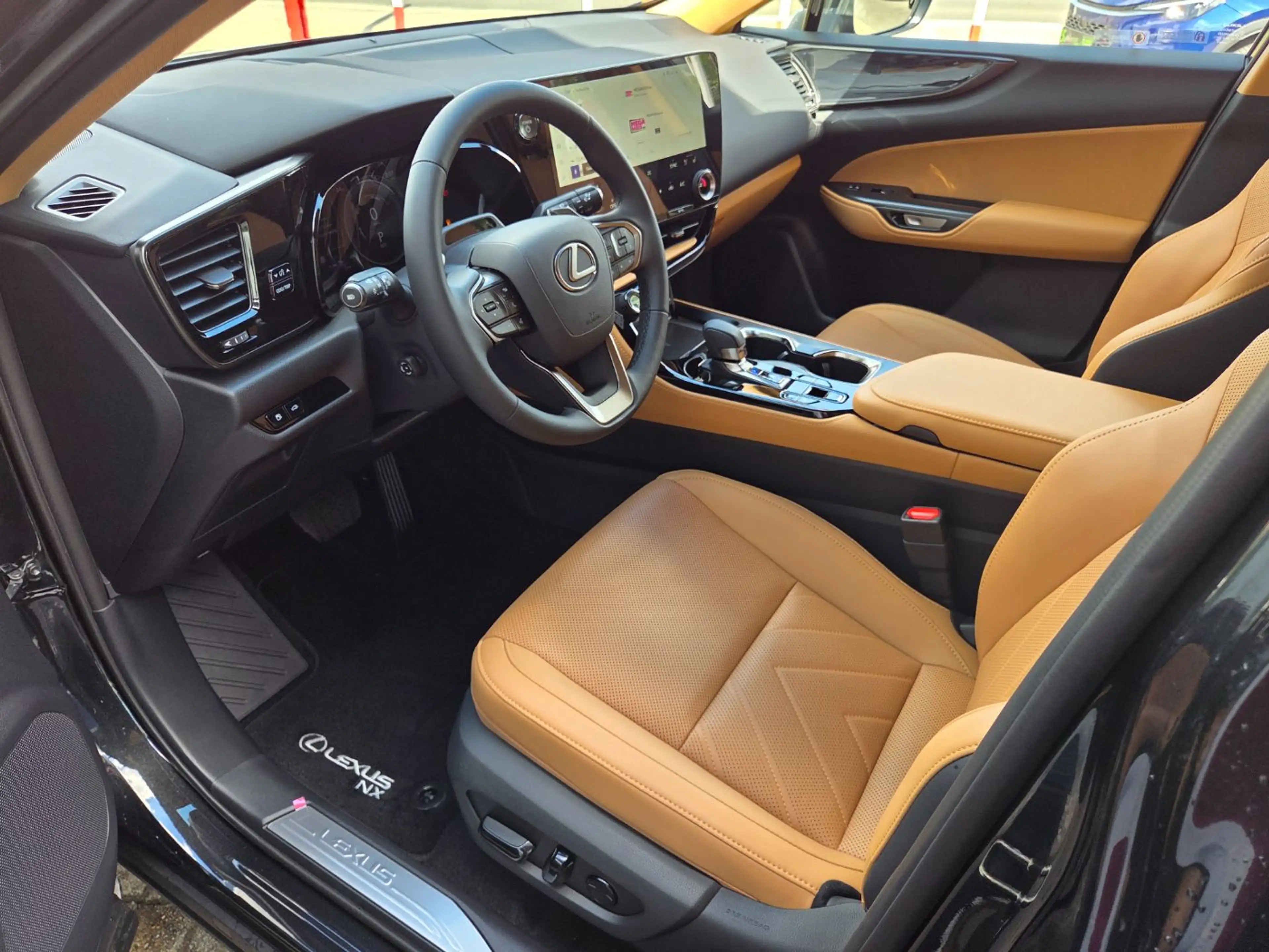 Lexus NX 450h+ Business 4X4 Plug-In-Hybrid — photo 7