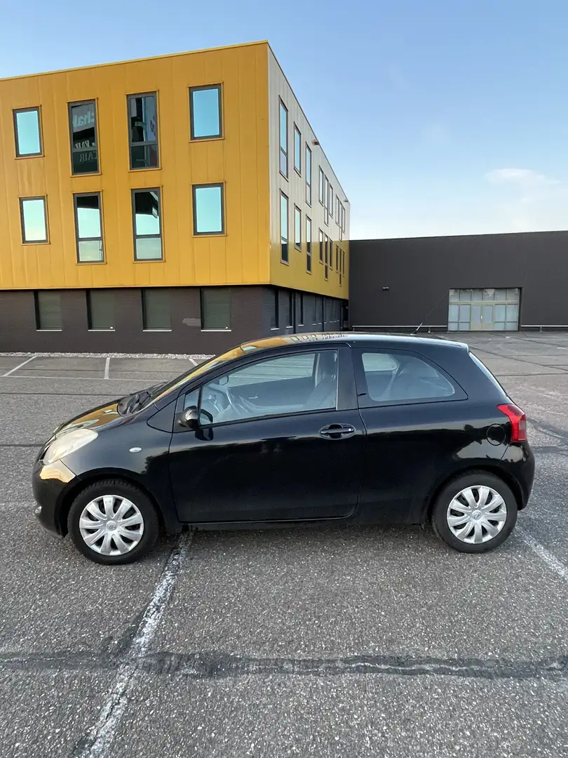 Toyota Yaris 1.3 VVTi Terra + airco Zwart - 2