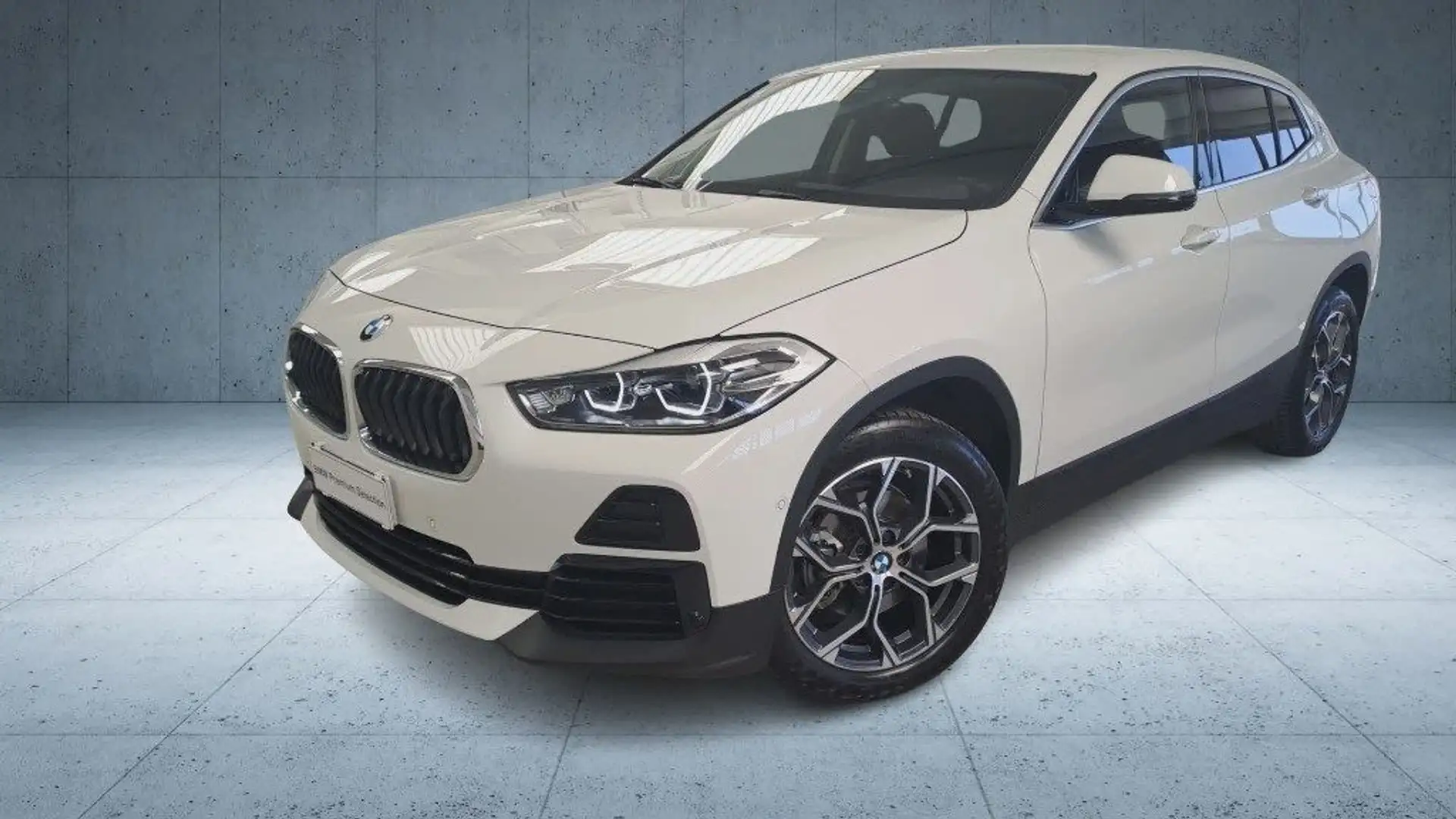 BMW X2 sDrive18i Advantage Aut. Bianco - 1