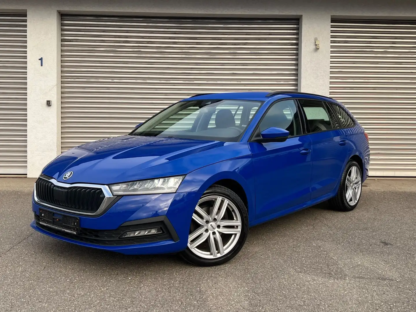 Skoda Octavia 2.0 TDI/DSG/AMBIT/XENO/AHK/SITZH/NEU MOD Bleu - 1