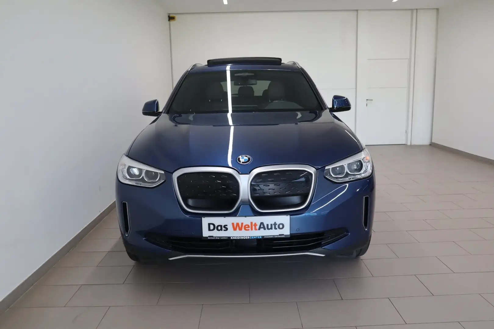 BMW iX3 73,8kWh Inspiring Blau - 2
