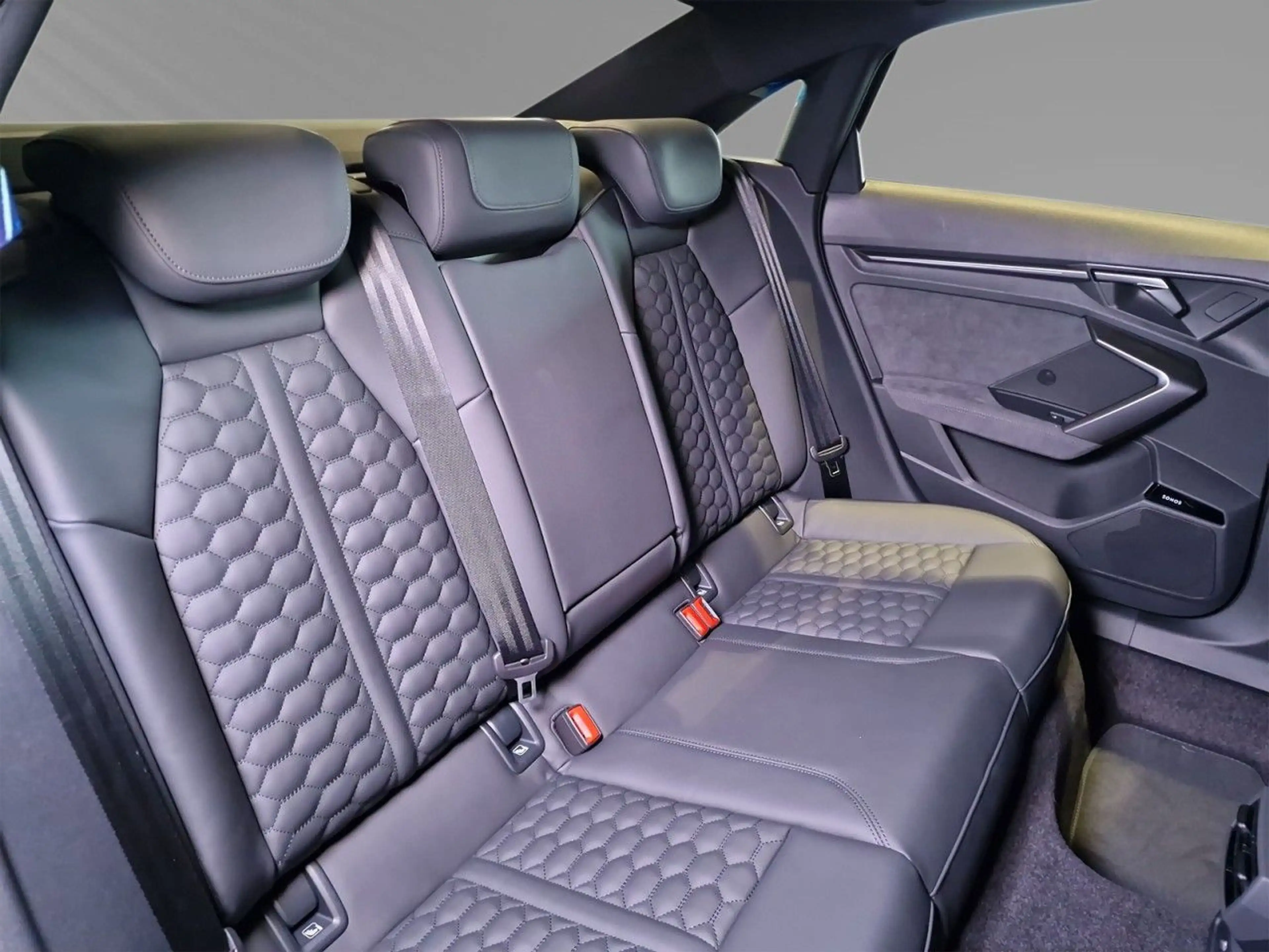 Audi RS3 RS3 Limousine TFSI quattro S-tronic Leder Navi+ — photo 9