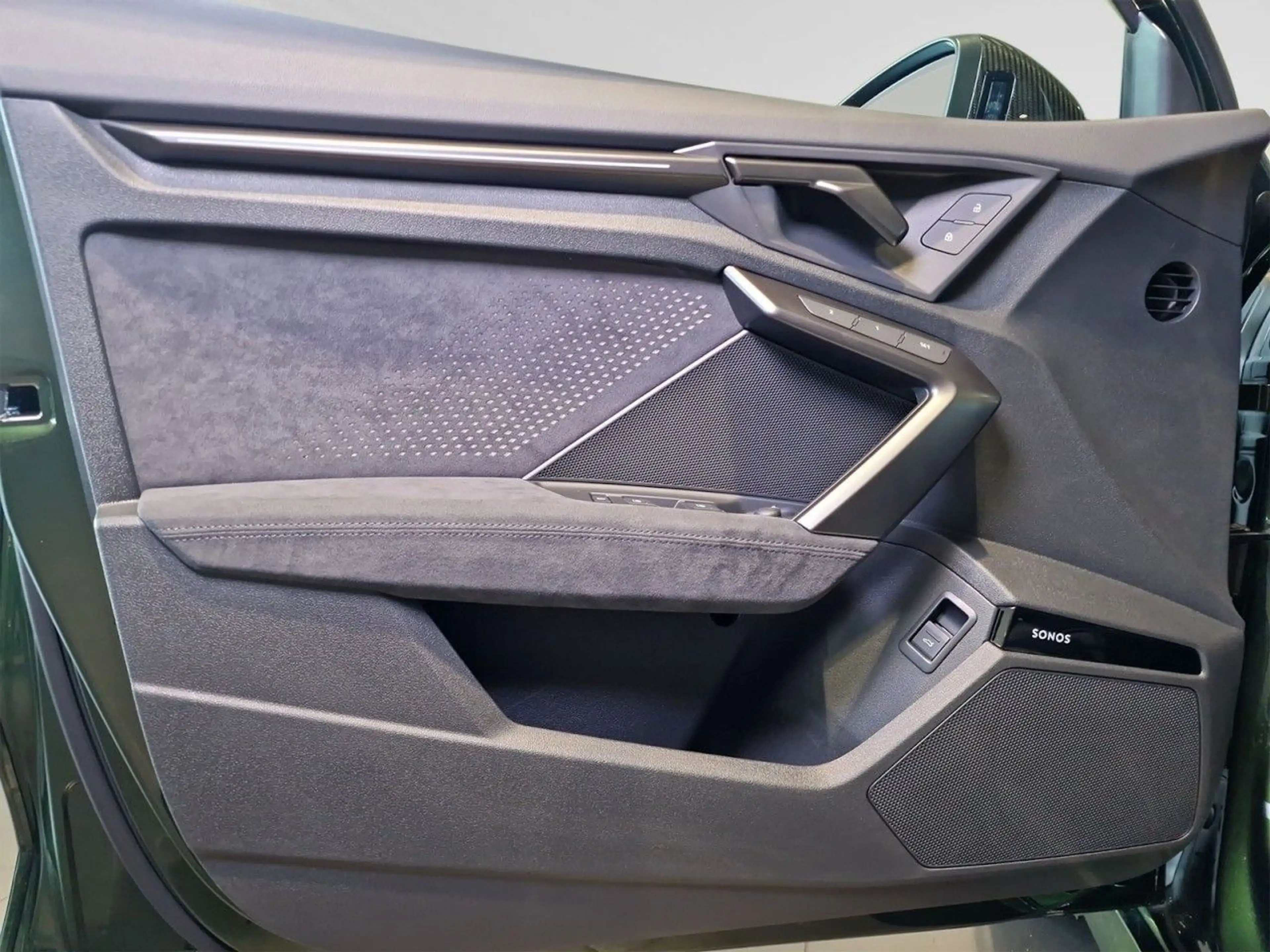 Audi RS3 RS3 Limousine TFSI quattro S-tronic Leder Navi+ — photo 15
