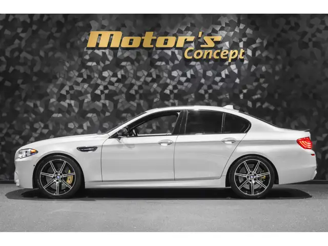 BMW M5 view 2