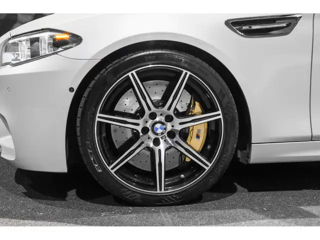 BMW M5 view 13