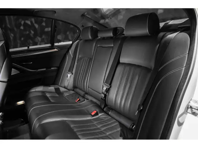 BMW M5 view 12