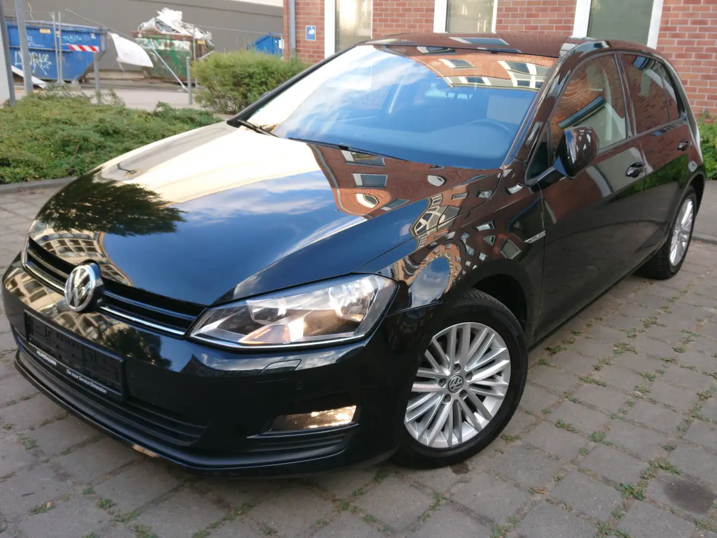 Volkswagen Golf VII Lim. Cup BMT Aut+2Hd+Navi+SHZ+PDC+Blu+N Чорний - 2