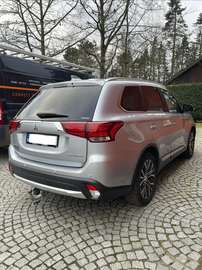2.0i 4WD Instyle Premium CVT 7pl 360*