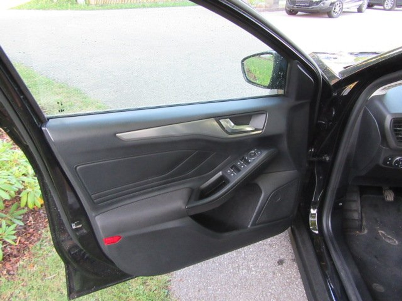 Ford Focus Titanium — photo 8