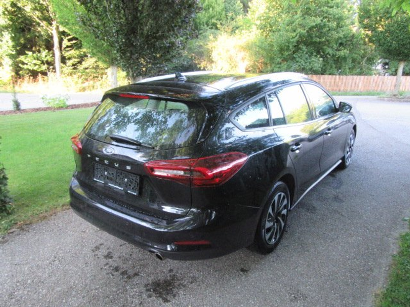 Ford Focus Titanium — photo 4