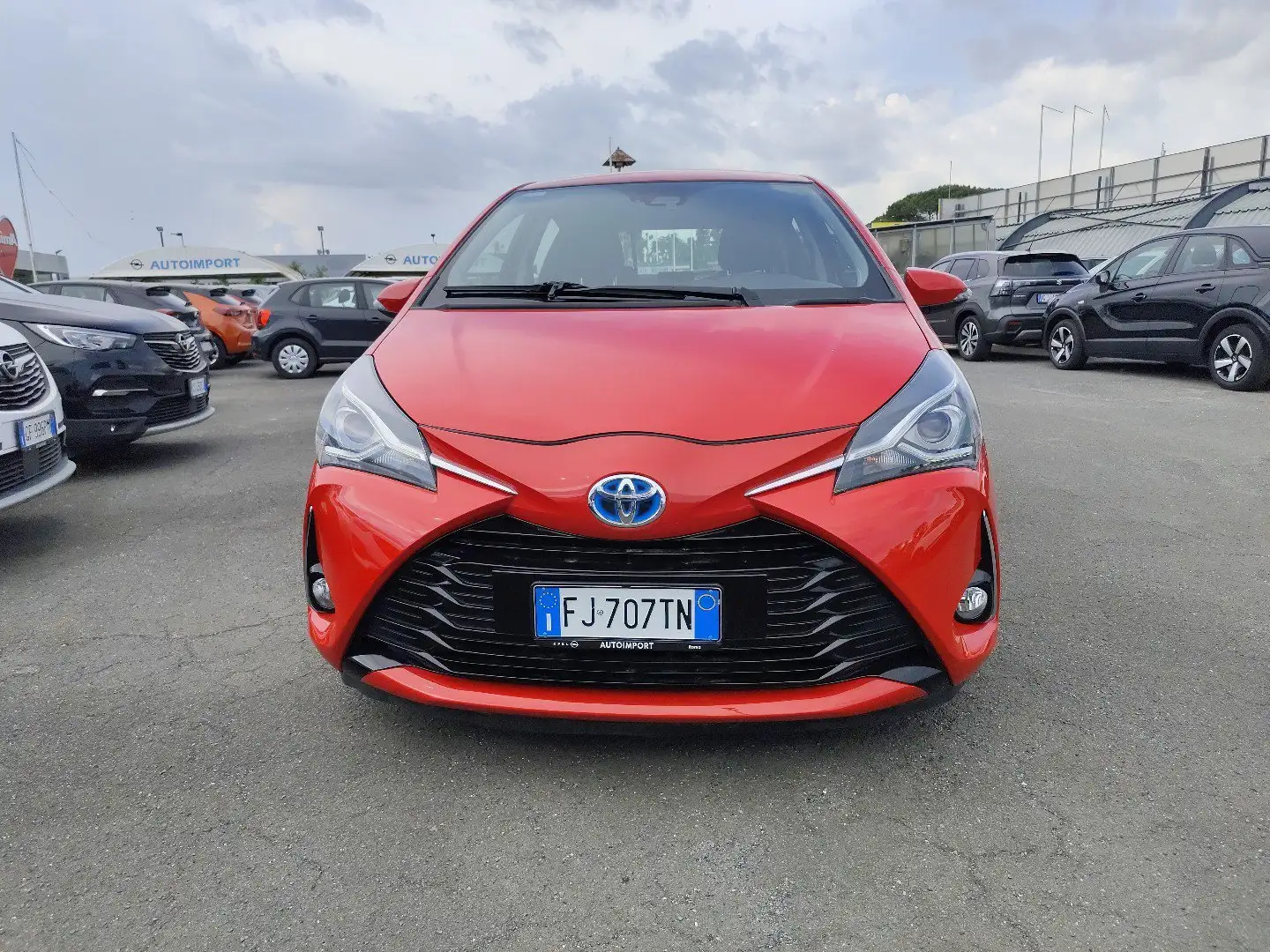 Toyota Yaris 1.5 Hybrid 5 porte Active Rosso - 1