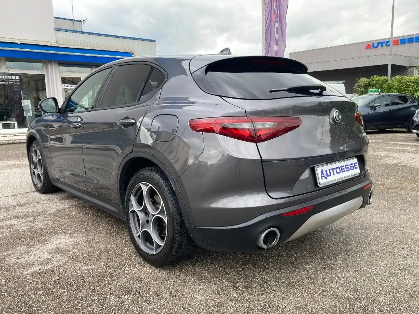 Alfa Romeo Stelvio 2.2 Mjt 160CV AT8 RWD Business Gris - 2