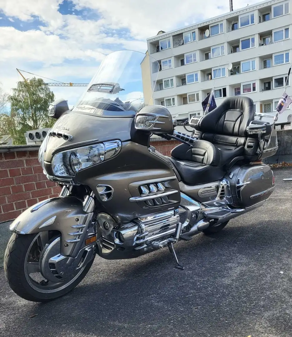 Honda Gold Wing - 1