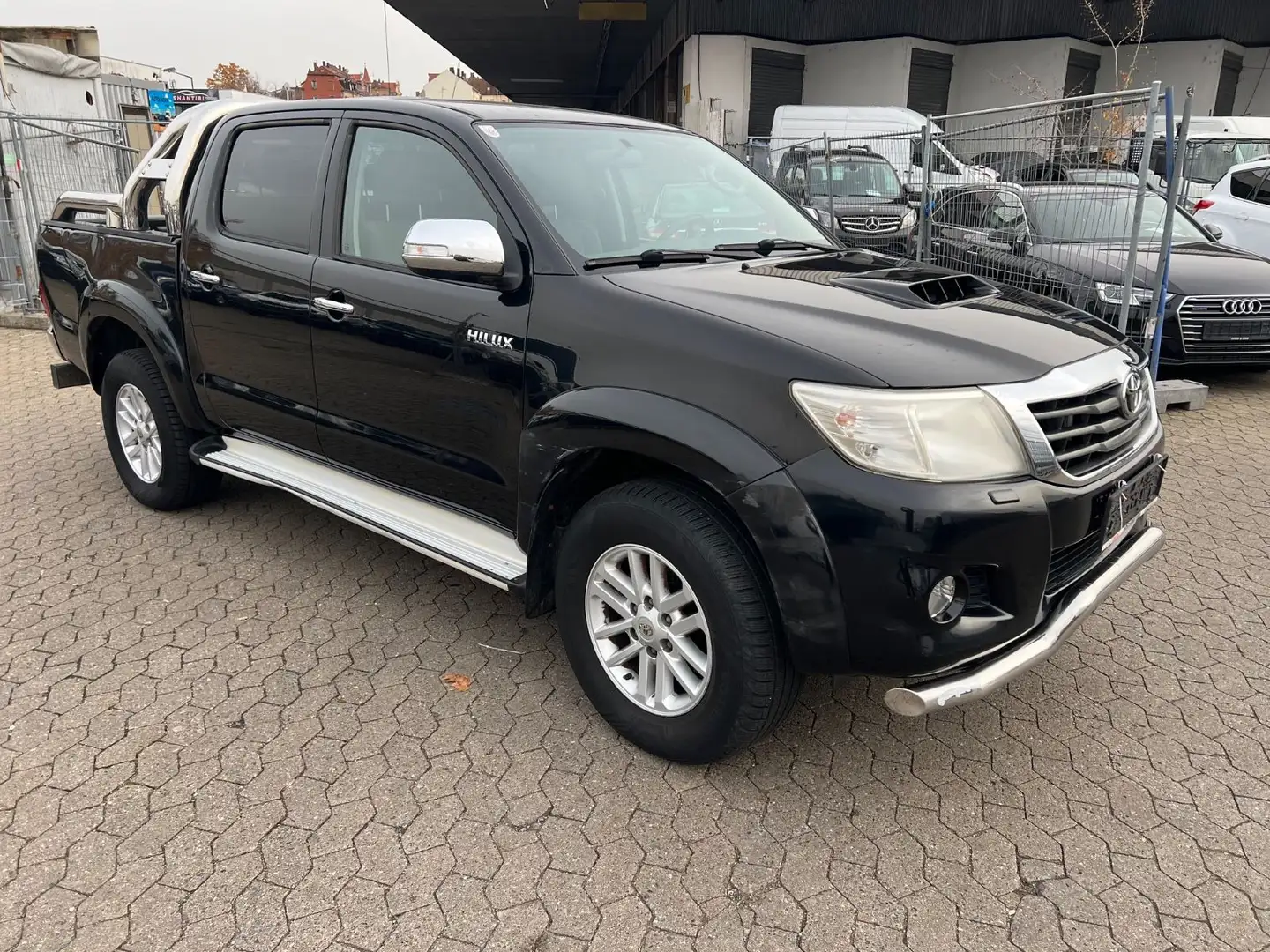 Toyota Hilux Zwart - 1