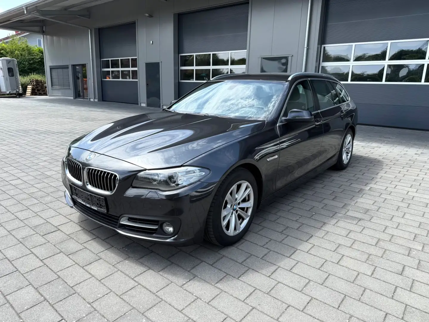 BMW 520 d Touring Standhz/Head-Up/Navi-Prof./HiFi Grau - 2