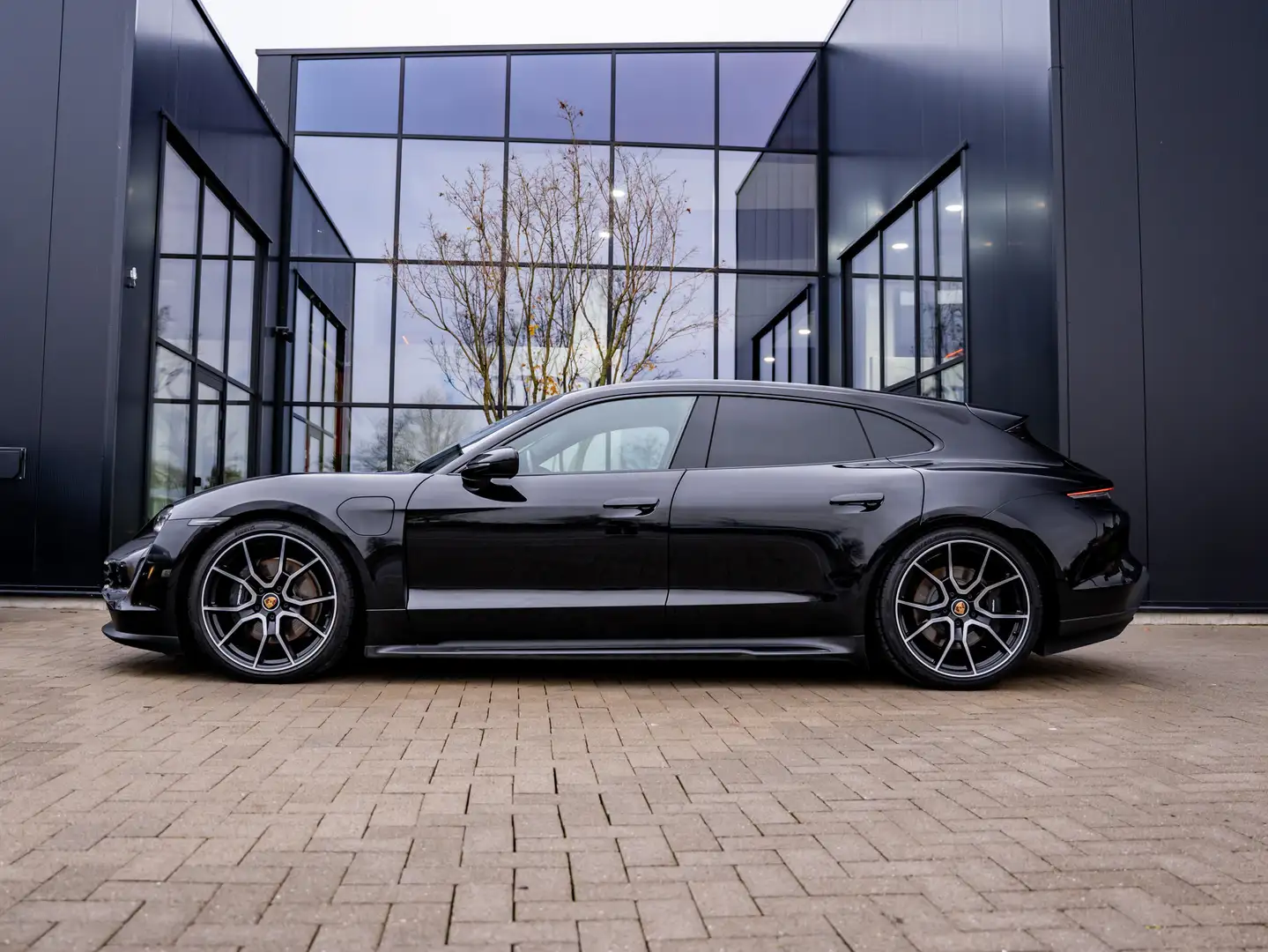 Porsche Taycan Sport Turismo - sport chrono - sport sound - pano Schwarz - 2