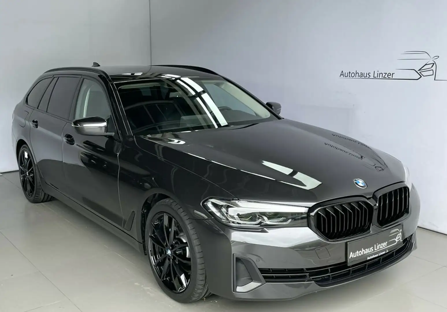 BMW 520 d xDrive LCI Touring *LED*CAM*LEDER*DAB*19-Zoll Grau - 1