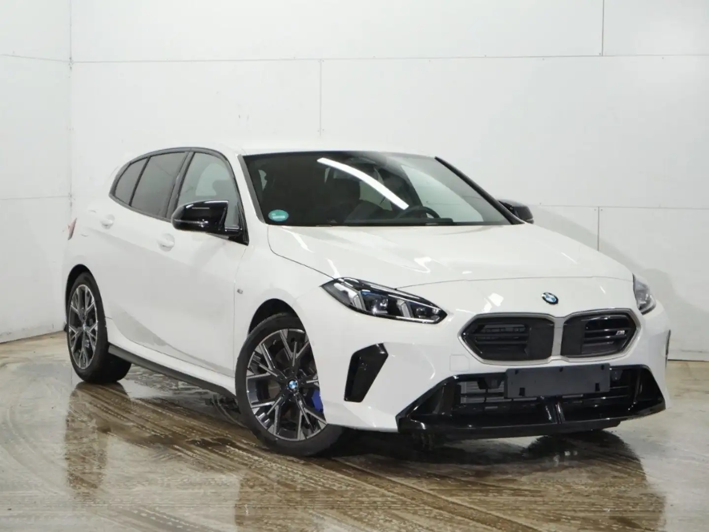 BMW 135 LIMOUSINE xDRIVE - NAVI+LED+KAMERA+SHADOW+DAB Weiß - 2