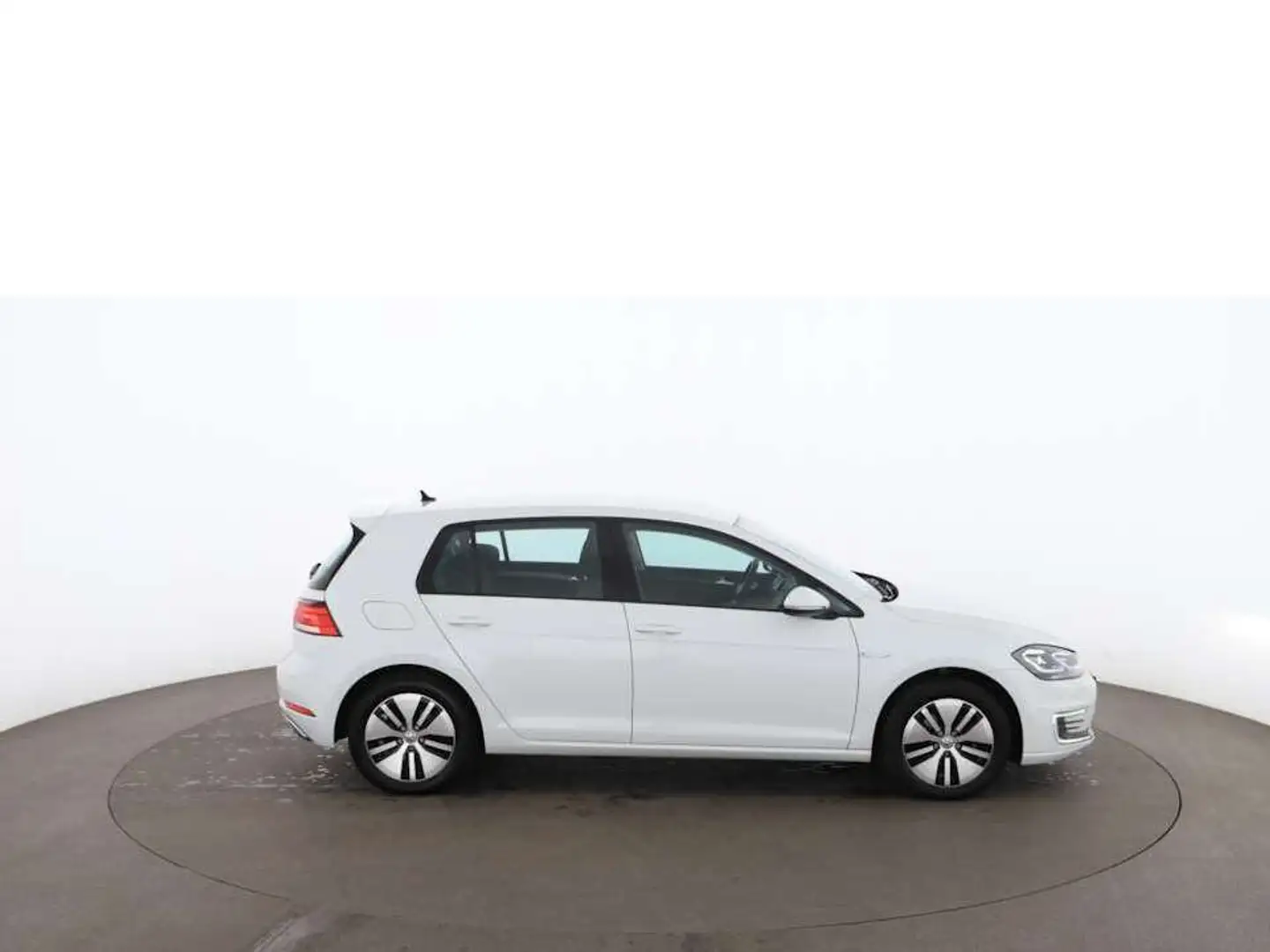 Volkswagen Golf e- 35.8kWh Aut LED WAERMEPUMPE NAVI SITZHZG Weiß - 2