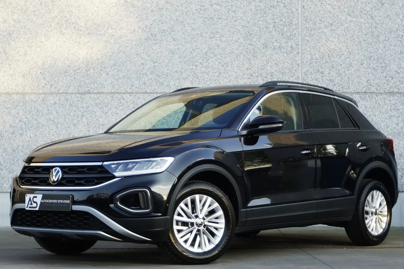 Volkswagen T-Roc 1.0 TSI Life Zwart - 1