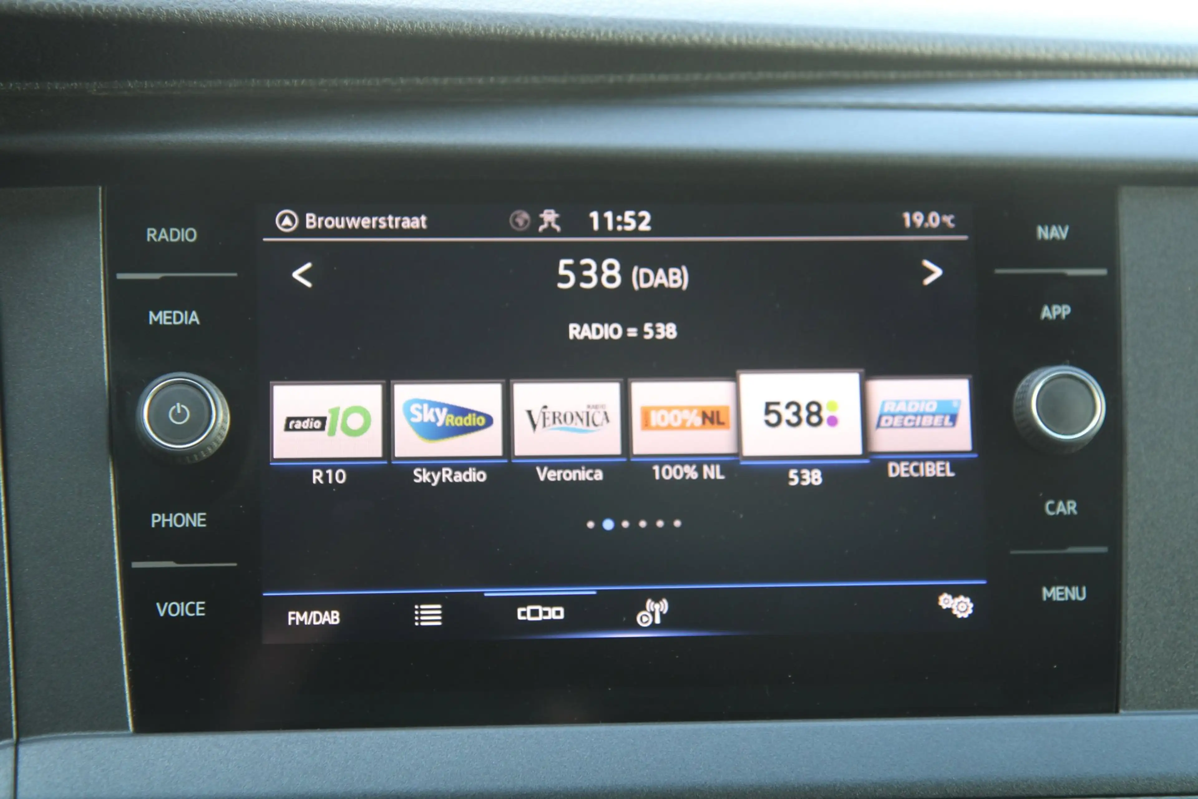Volkswagen Transporter 2.0 TDI L1H1 30 / 3-Pers. / AppConnect / Nw Model — photo 19