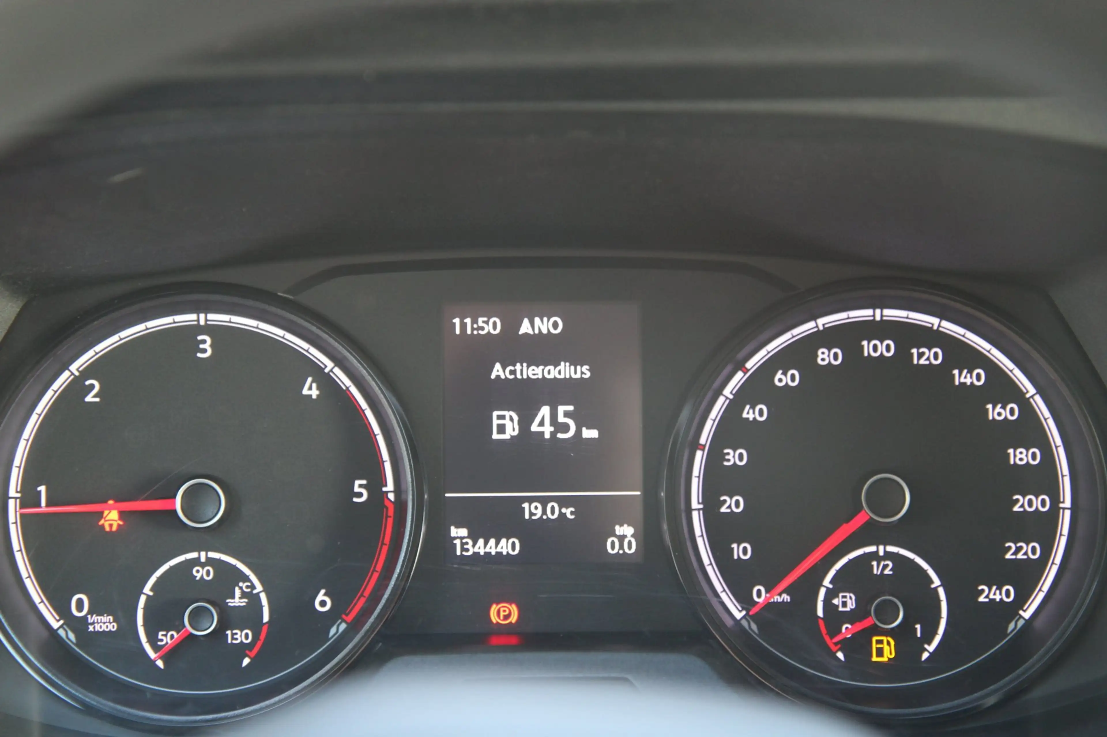 Volkswagen Transporter 2.0 TDI L1H1 30 / 3-Pers. / AppConnect / Nw Model — photo 16