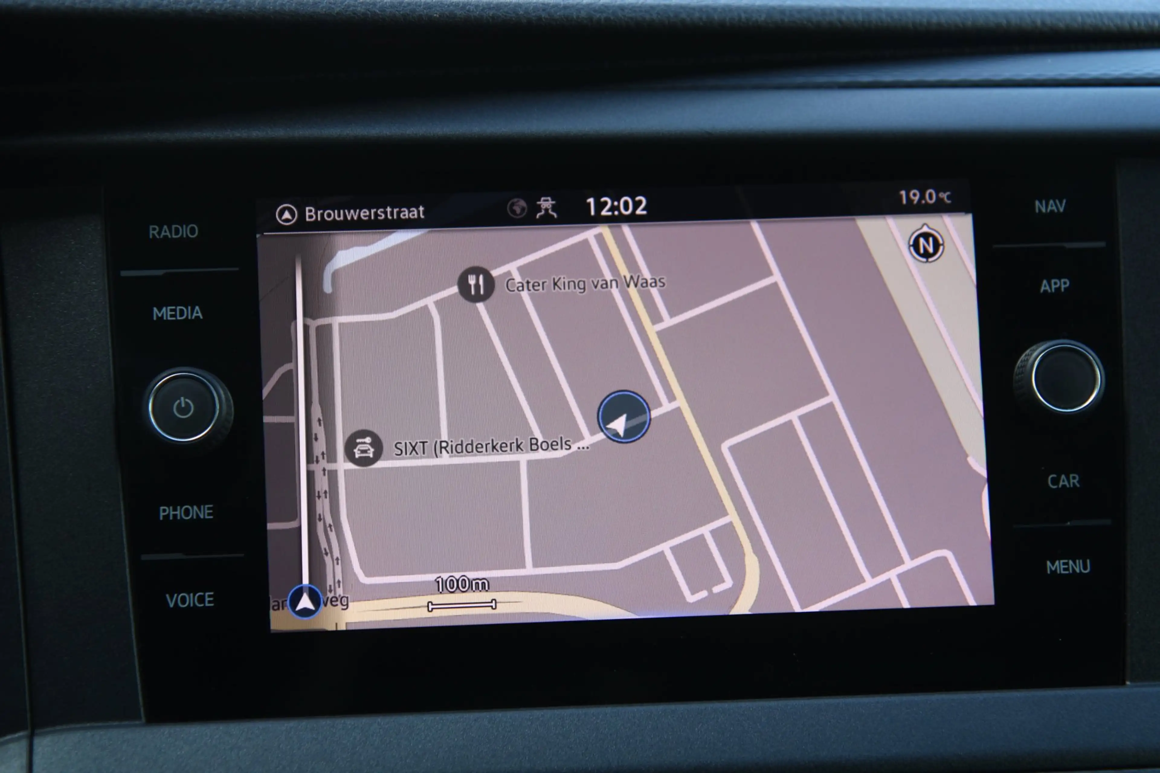 Volkswagen Transporter 2.0 TDI L1H1 30 / 3-Pers. / AppConnect / Nw Model — photo 22