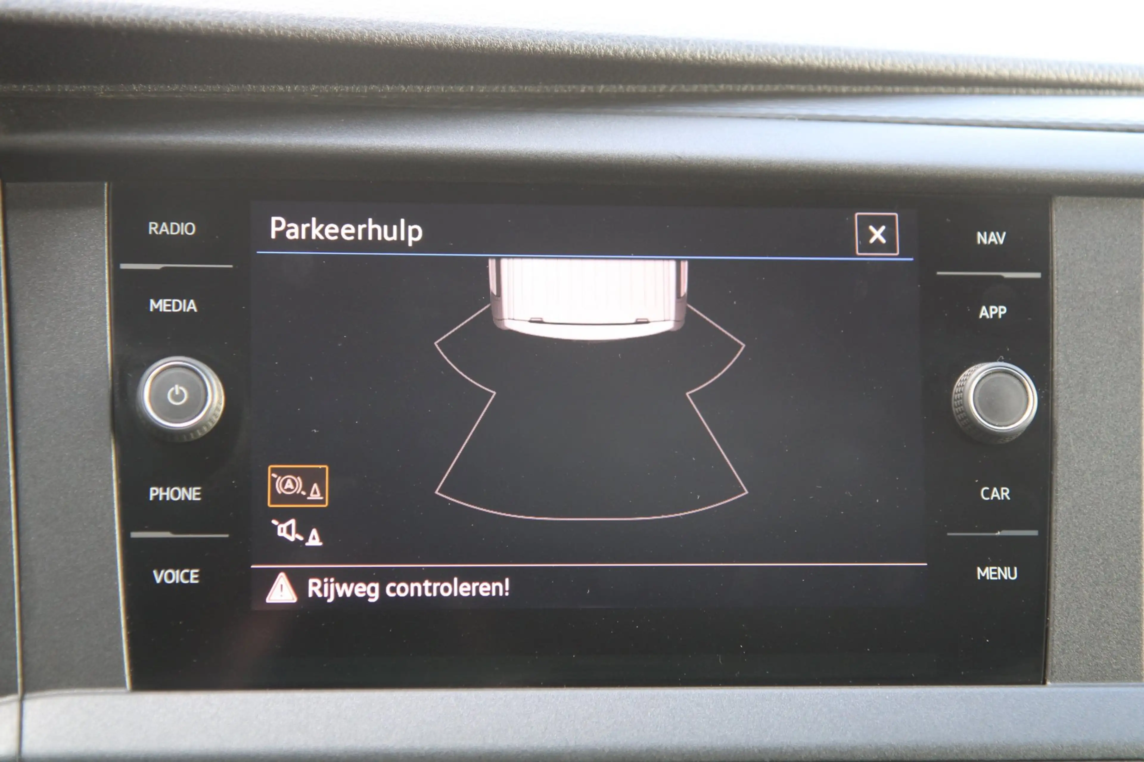 Volkswagen Transporter 2.0 TDI L1H1 30 / 3-Pers. / AppConnect / Nw Model — photo 21