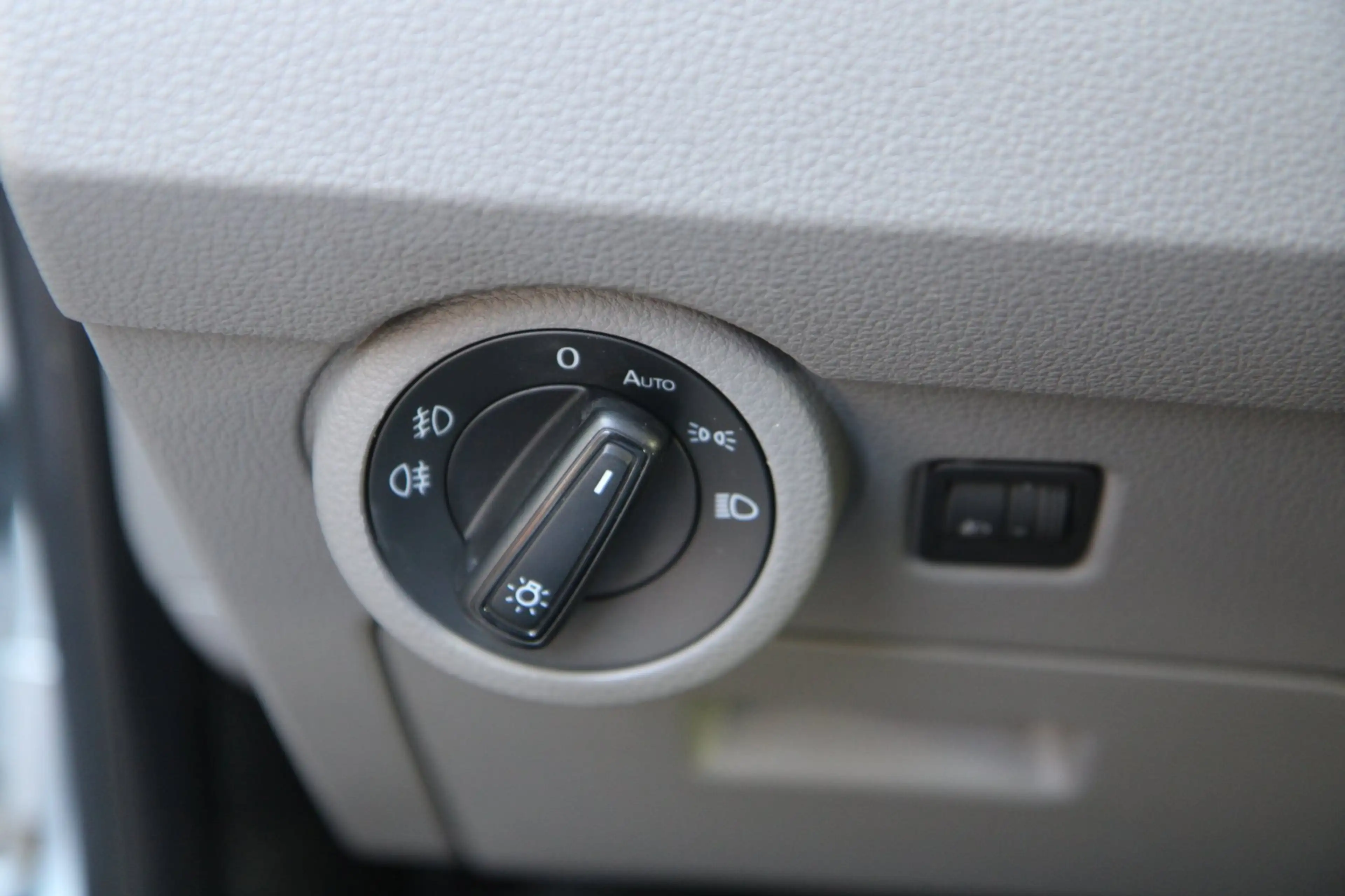 Volkswagen Transporter 2.0 TDI L1H1 30 / 3-Pers. / AppConnect / Nw Model — photo 15