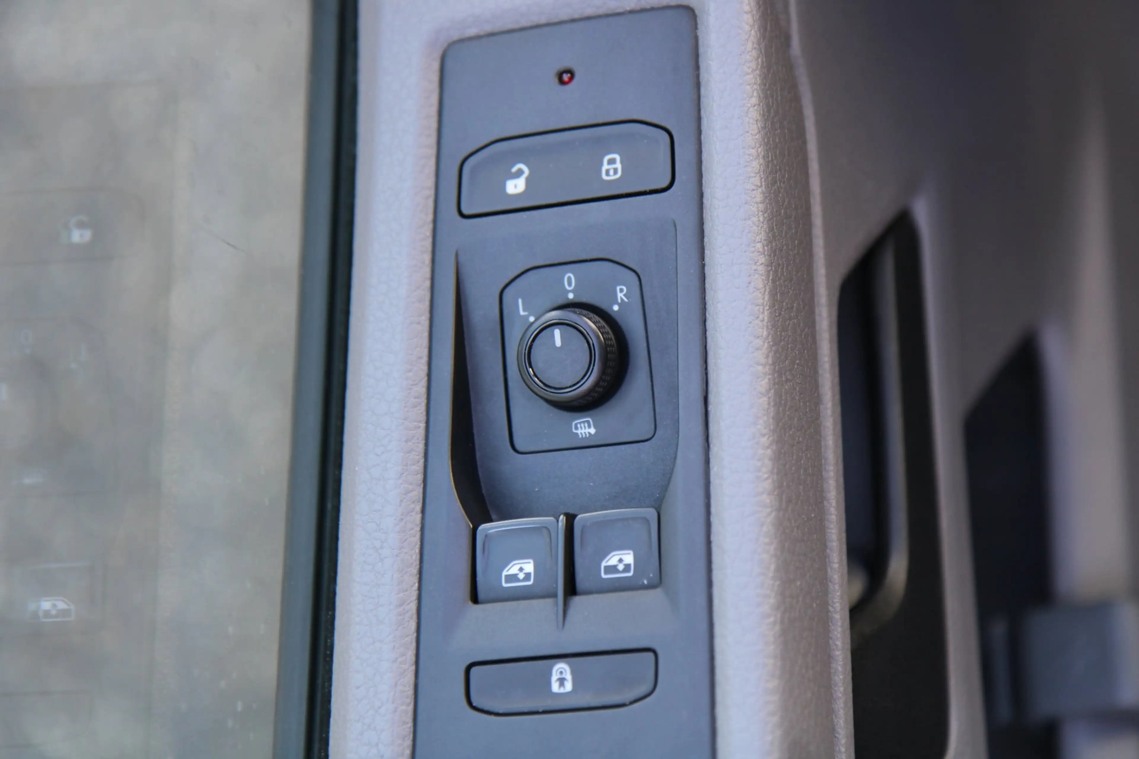 Volkswagen Transporter 2.0 TDI L1H1 30 / 3-Pers. / AppConnect / Nw Model — photo 14