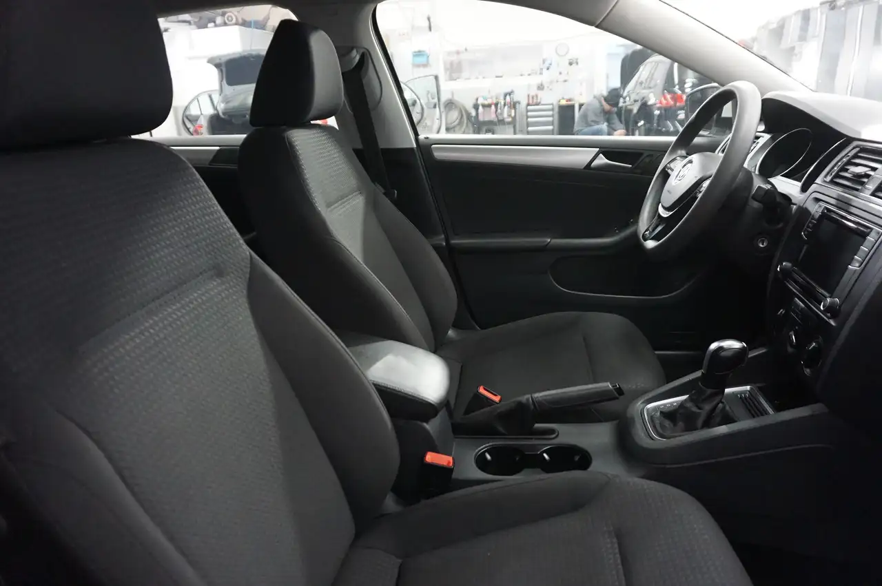 Volkswagen Jetta снимка Volkswagen Jetta