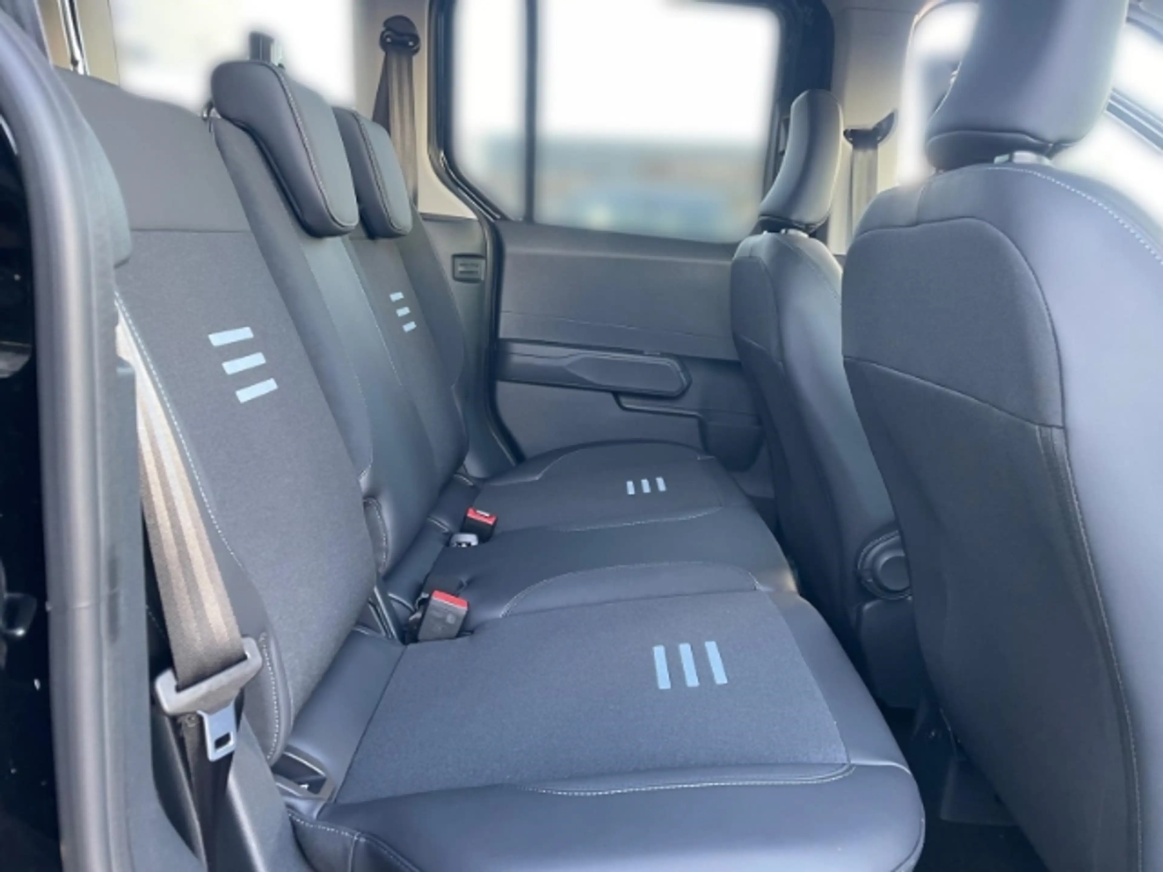 Ford Tourneo Courier Active+Kamera+Navi+Abstandswarner+Sitzheizung — photo 13
