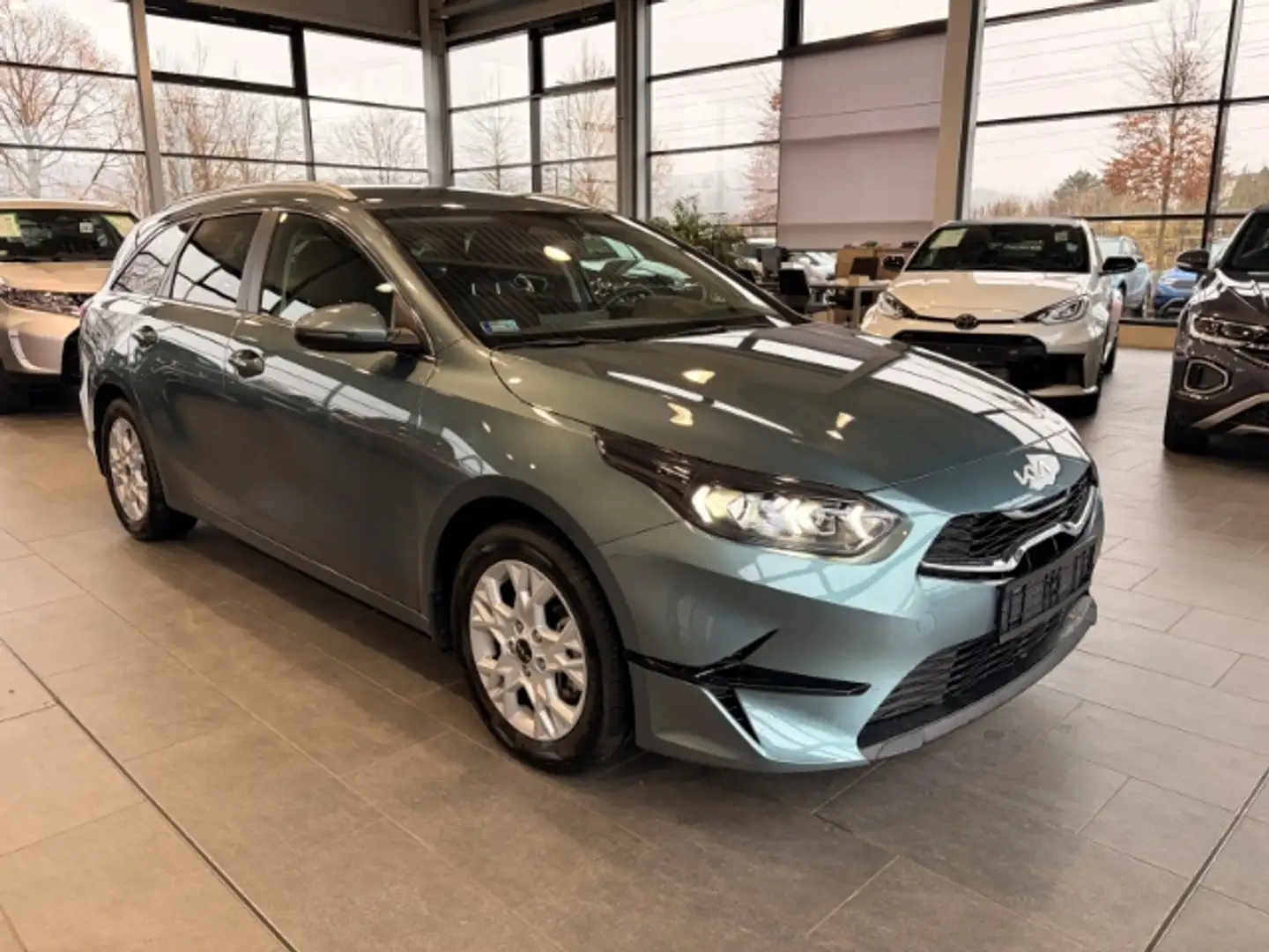 Kia Ceed SW / cee'd SW 1.5 T-GDI Navi LED Kamera DAB CarPlay SHZ LenkradH Grau - 2