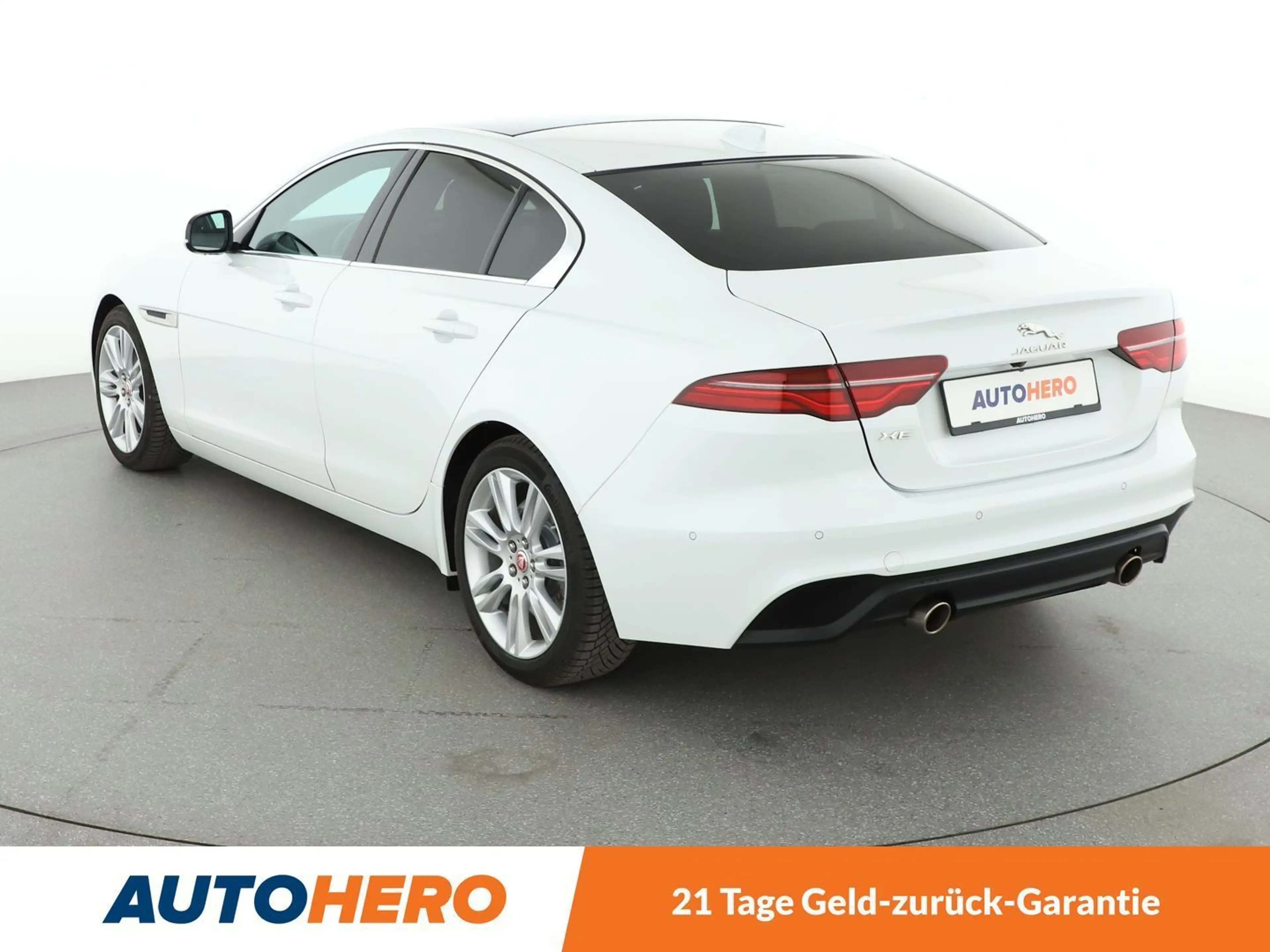 Jaguar XE 25t SE Aut*NAVI*LED*ACC*CAM*PDC*SHZ* — photo 4