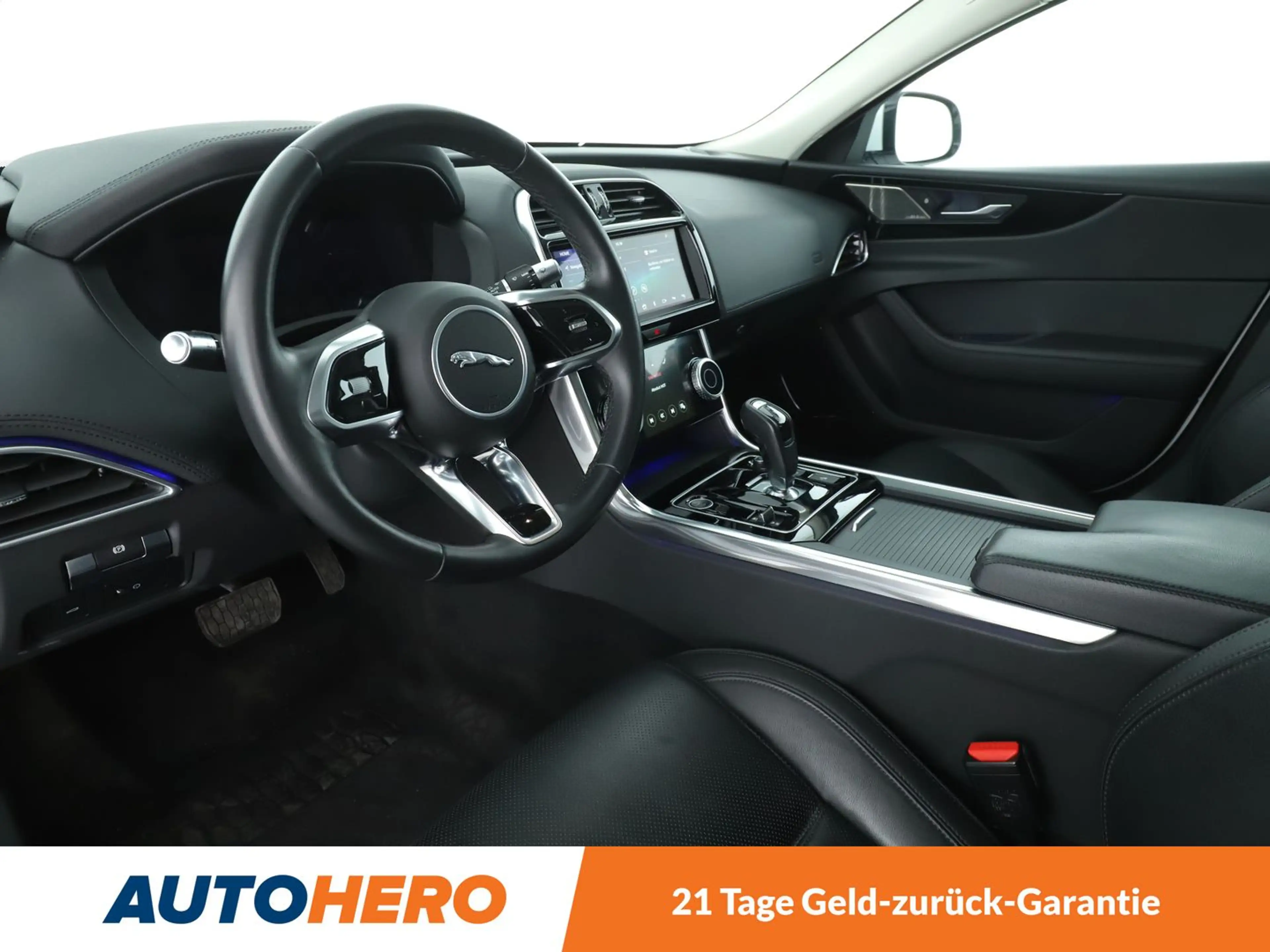 Jaguar XE 25t SE Aut*NAVI*LED*ACC*CAM*PDC*SHZ* — photo 11