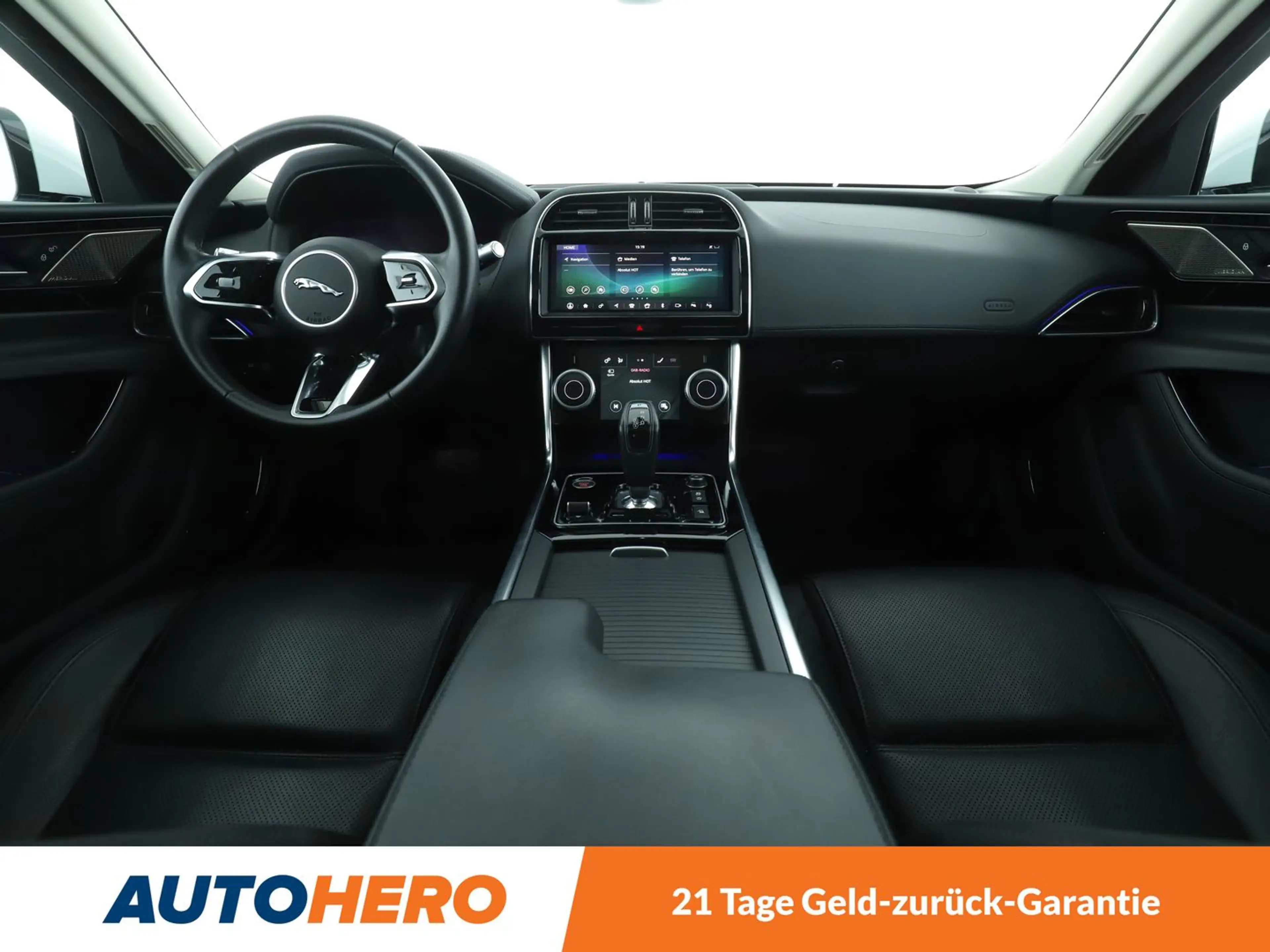 Jaguar XE 25t SE Aut*NAVI*LED*ACC*CAM*PDC*SHZ* — photo 12