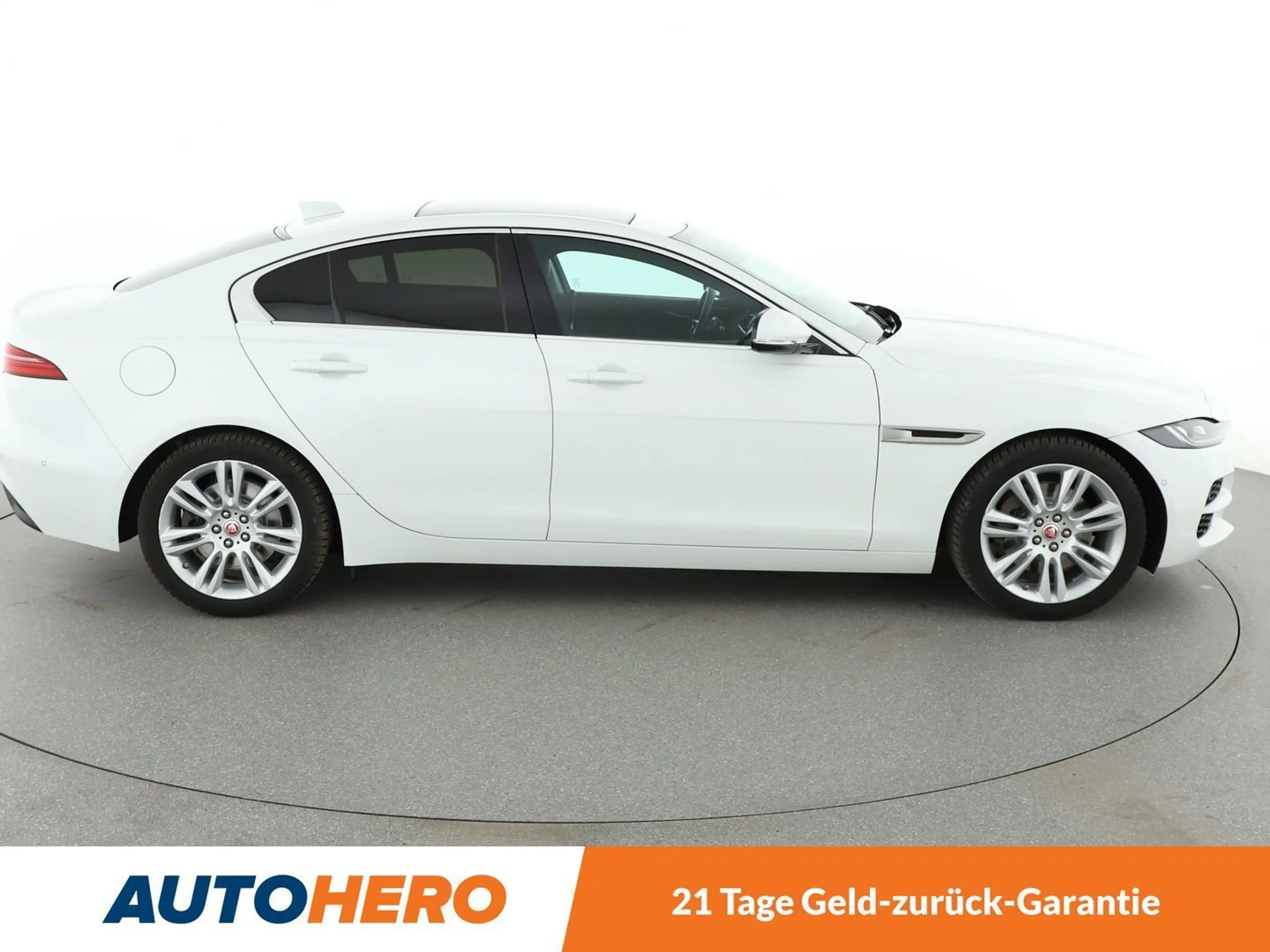 Jaguar XE 25t SE Aut*NAVI*LED*ACC*CAM*PDC*SHZ* — photo 7