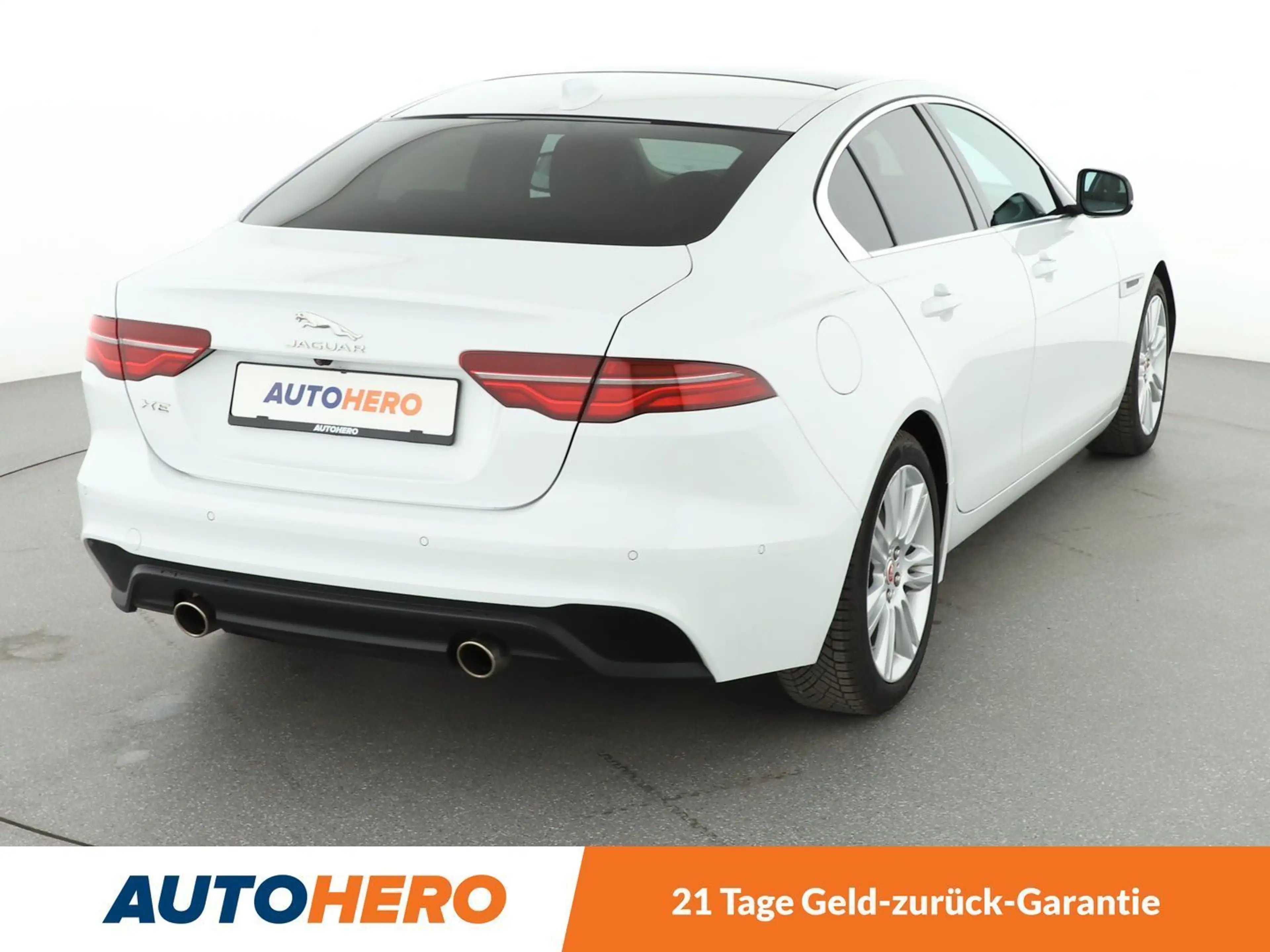 Jaguar XE 25t SE Aut*NAVI*LED*ACC*CAM*PDC*SHZ* — photo 6