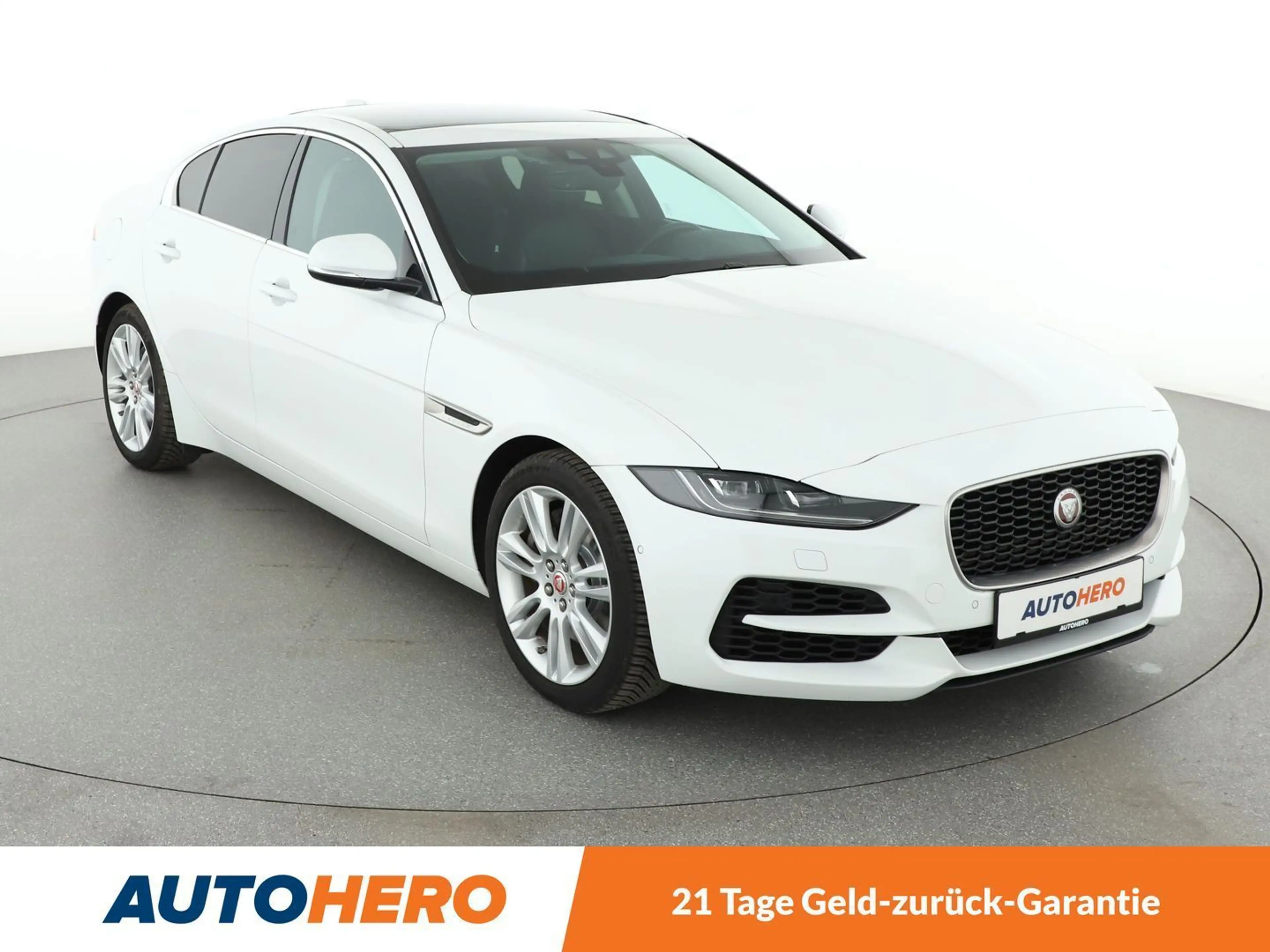 Jaguar XE 25t SE Aut*NAVI*LED*ACC*CAM*PDC*SHZ* — photo 8