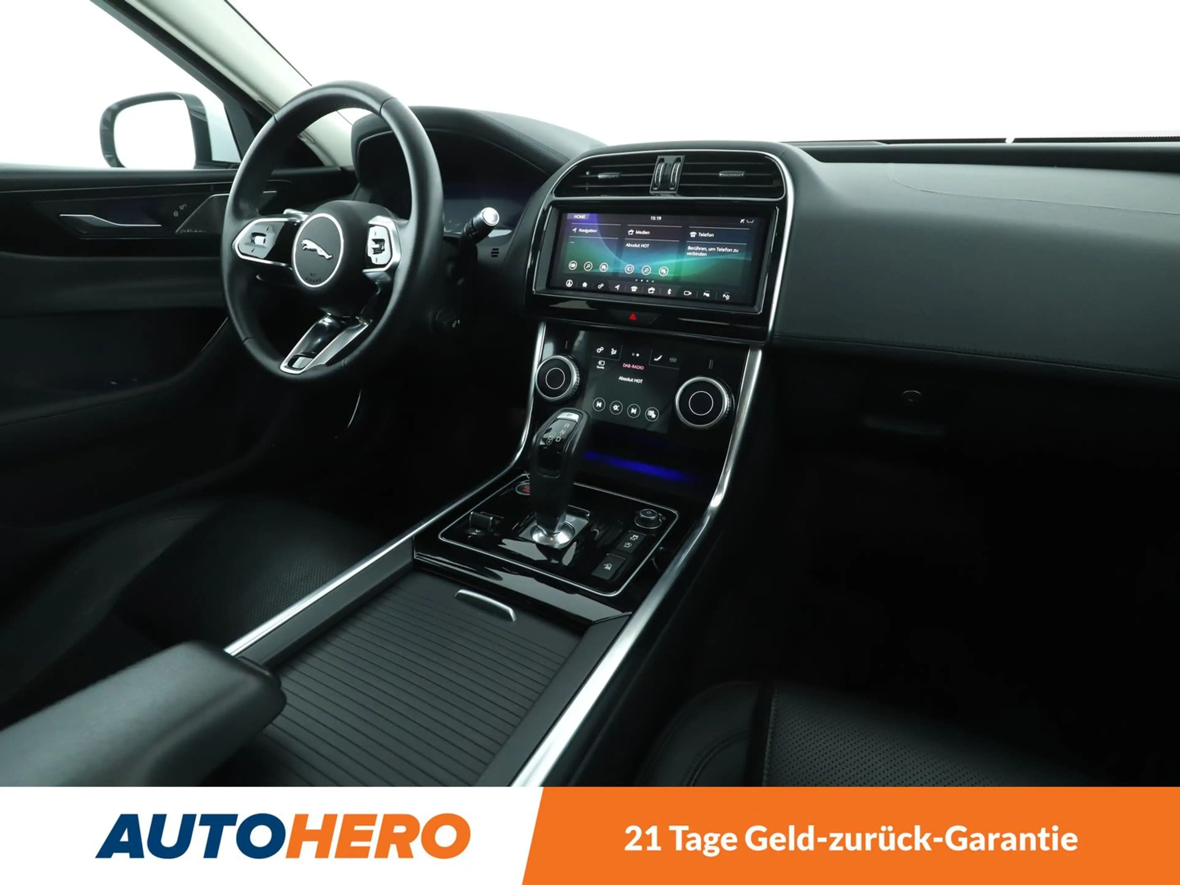 Jaguar XE 25t SE Aut*NAVI*LED*ACC*CAM*PDC*SHZ* — photo 13