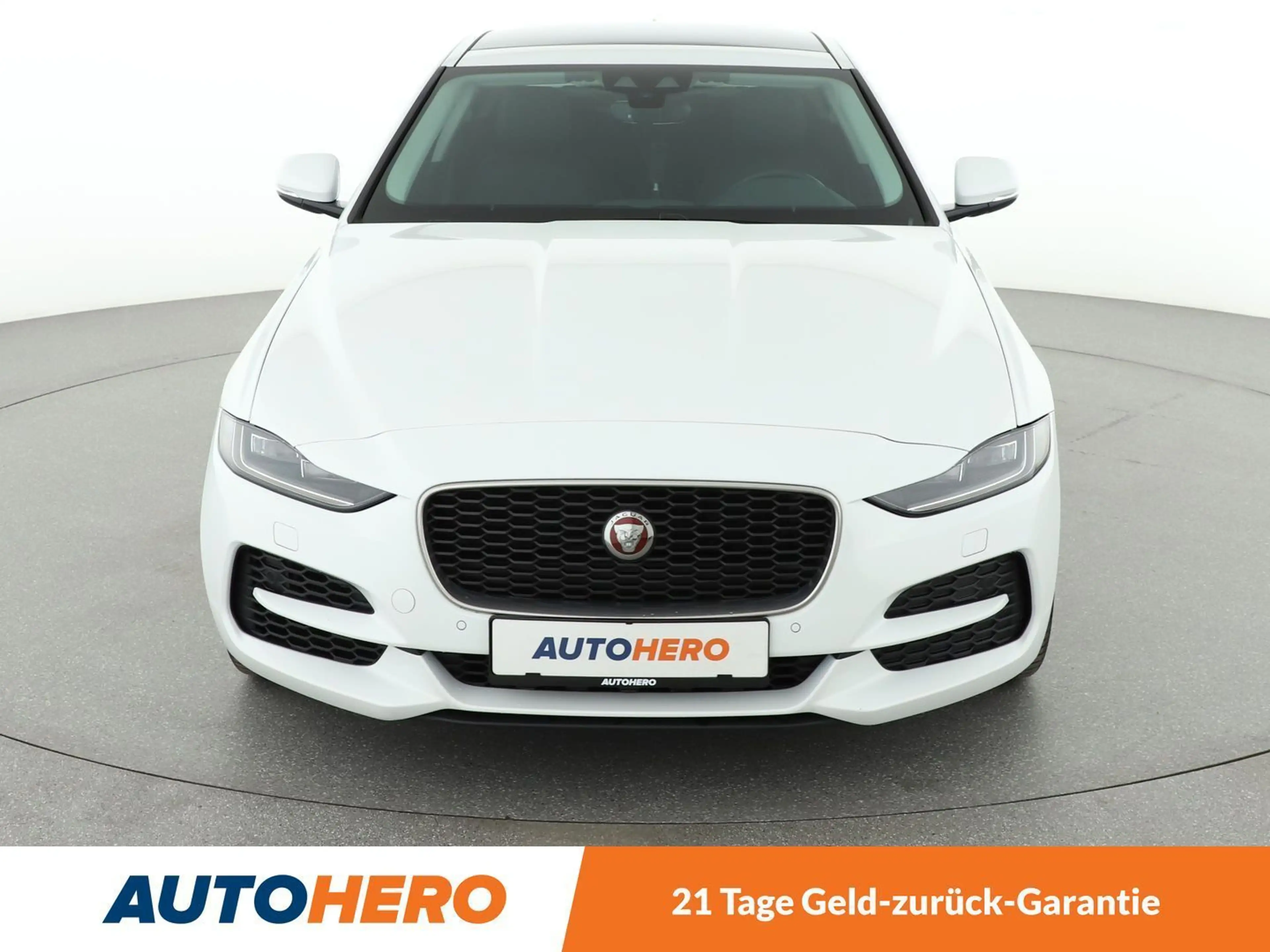 Jaguar XE 25t SE Aut*NAVI*LED*ACC*CAM*PDC*SHZ* — photo 9