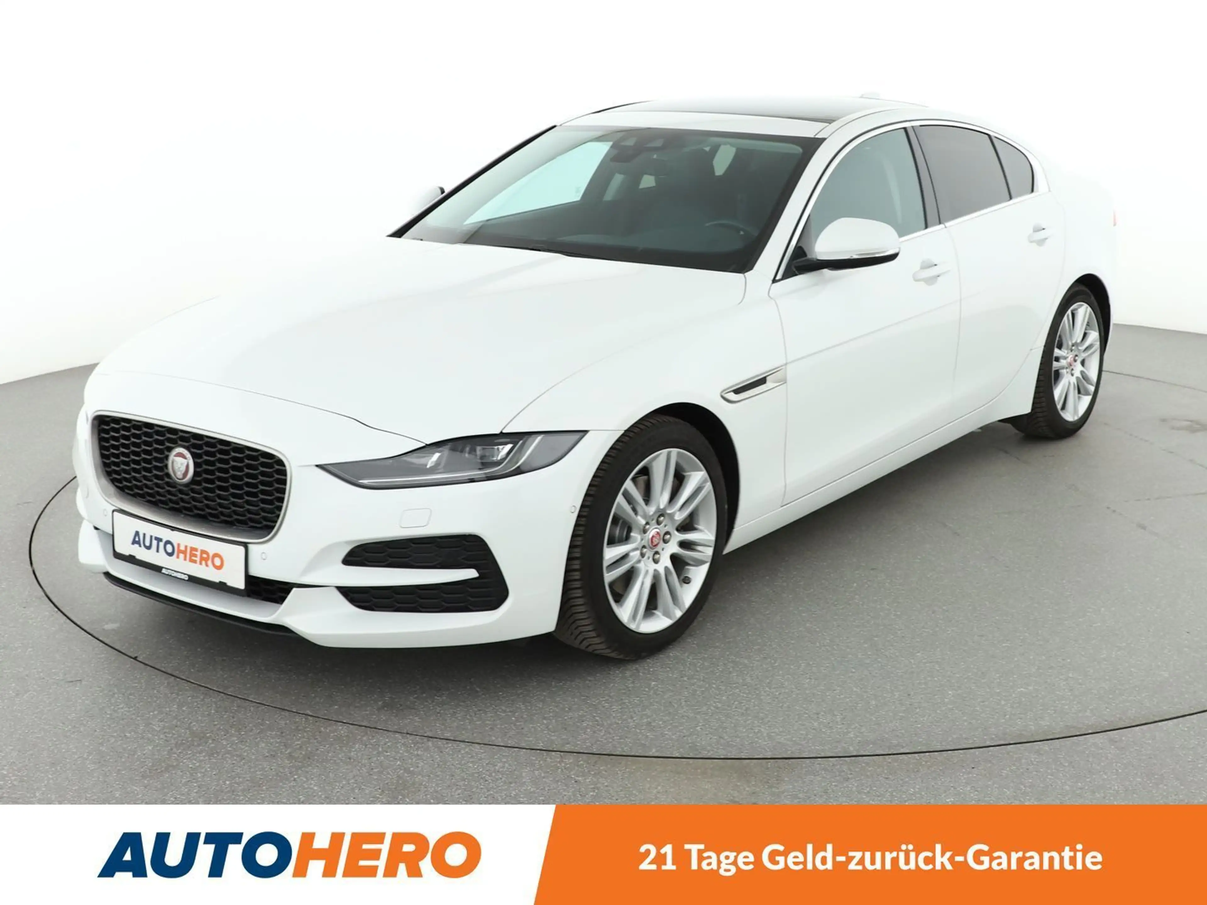 Jaguar XE 25t SE Aut*NAVI*LED*ACC*CAM*PDC*SHZ*