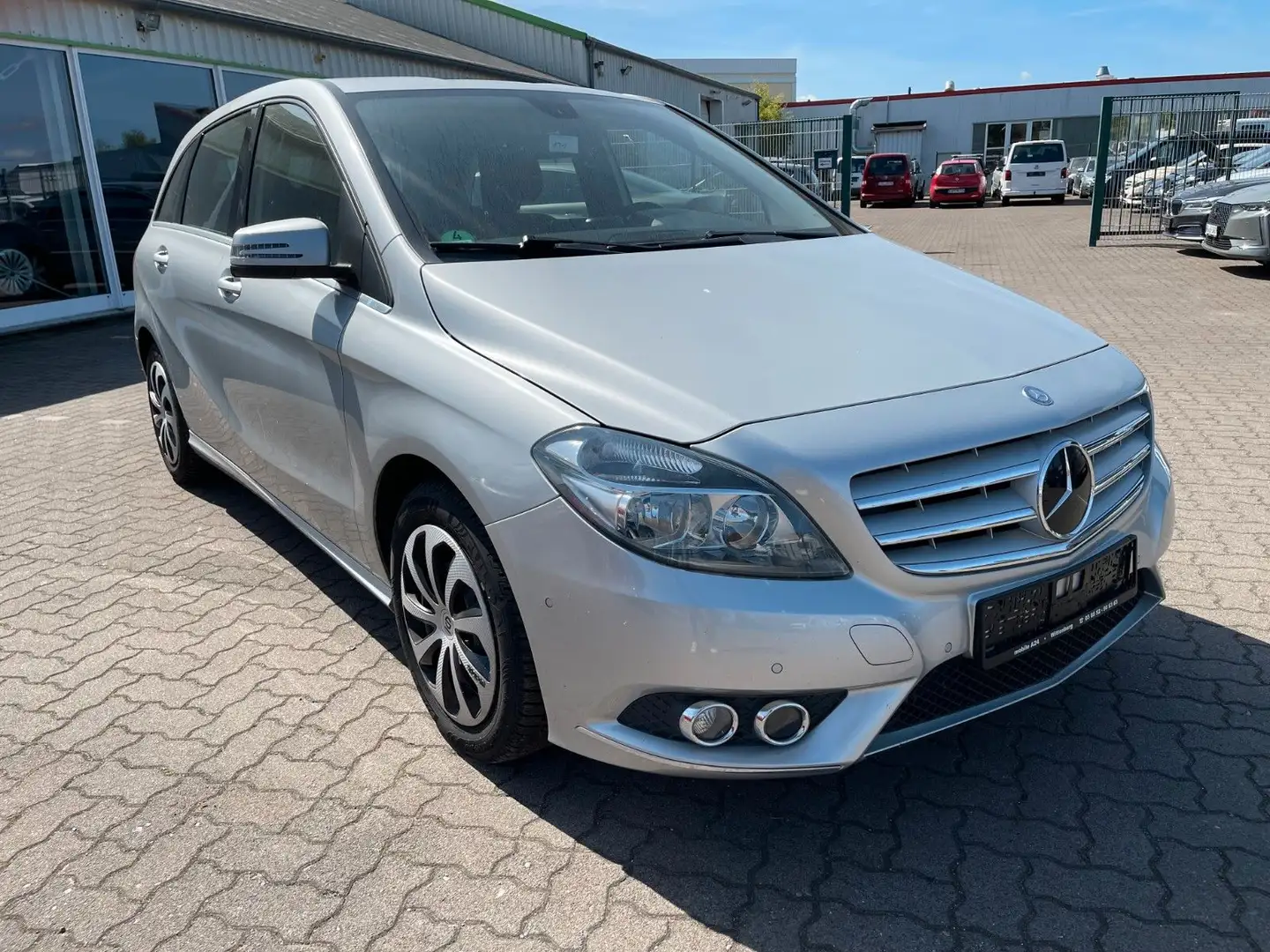Mercedes-Benz B 180 NAVI PDC KLIMA HU-NEU Silber - 1