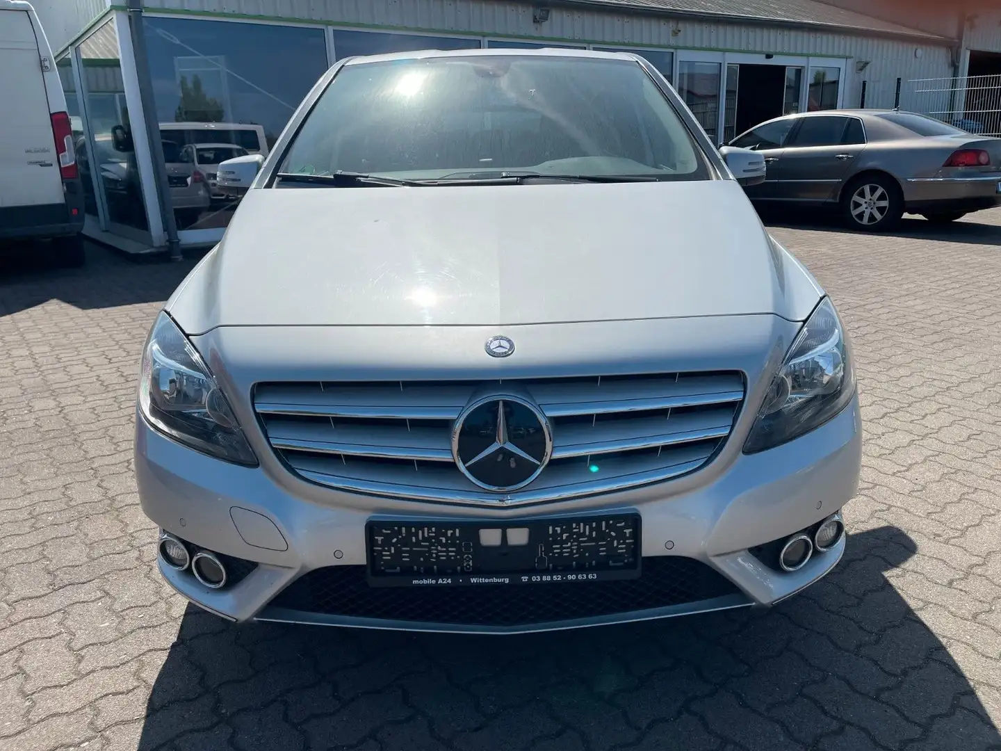 Mercedes-Benz B 180 NAVI PDC KLIMA HU-NEU Silber - 2