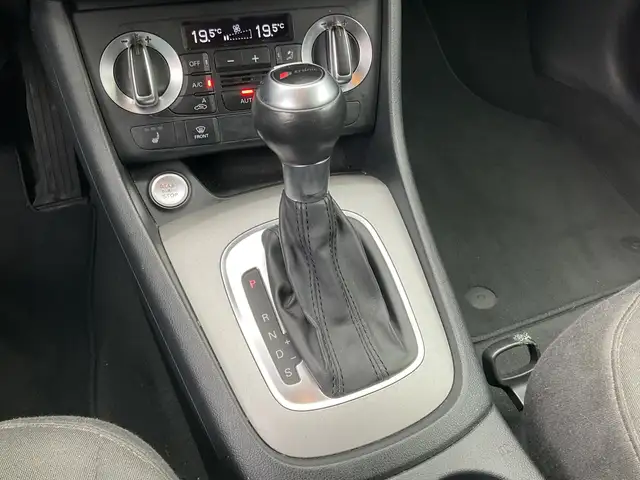 Audi Q3 view 9