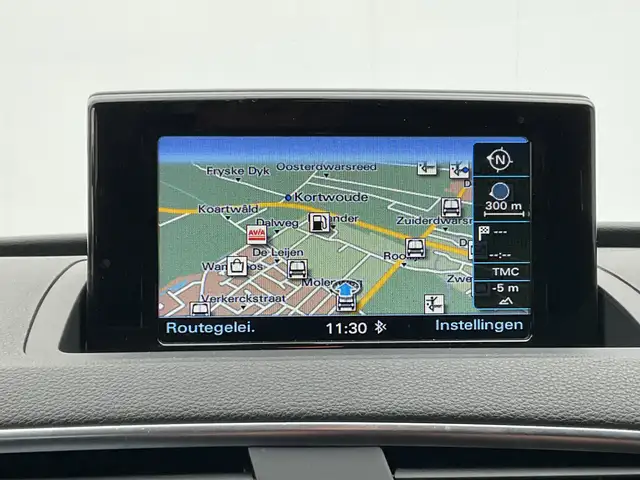 Audi Q3 view 15