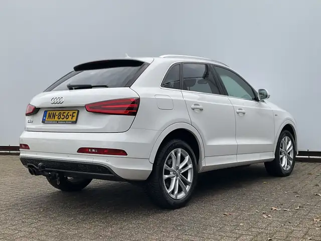 Audi Q3 view 13
