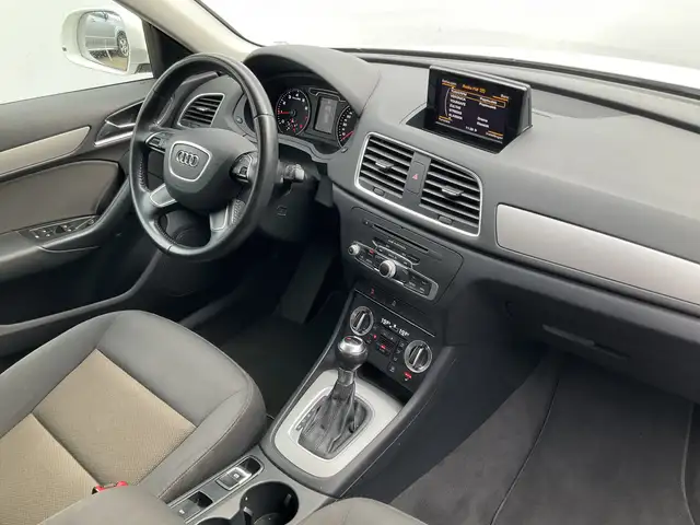 Audi Q3 view 3
