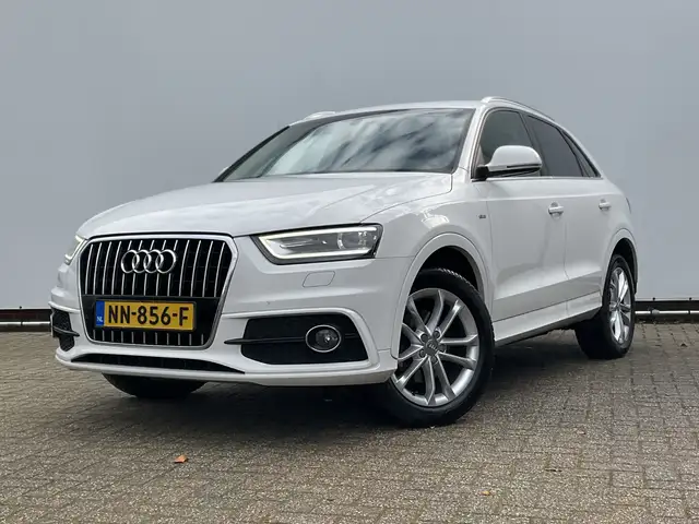 Audi Q3 view 14