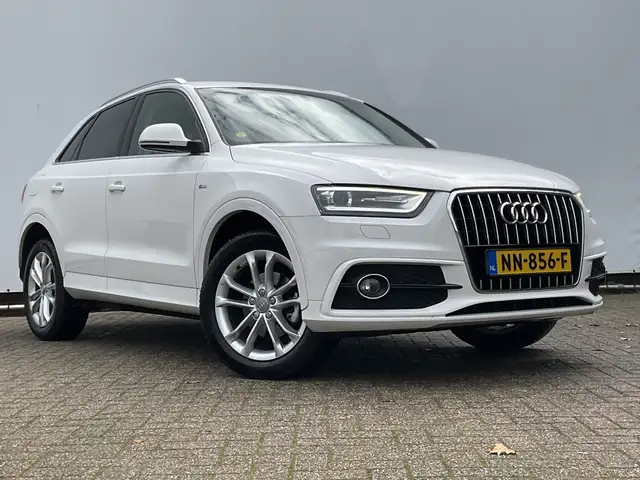 Audi Q3 view 11